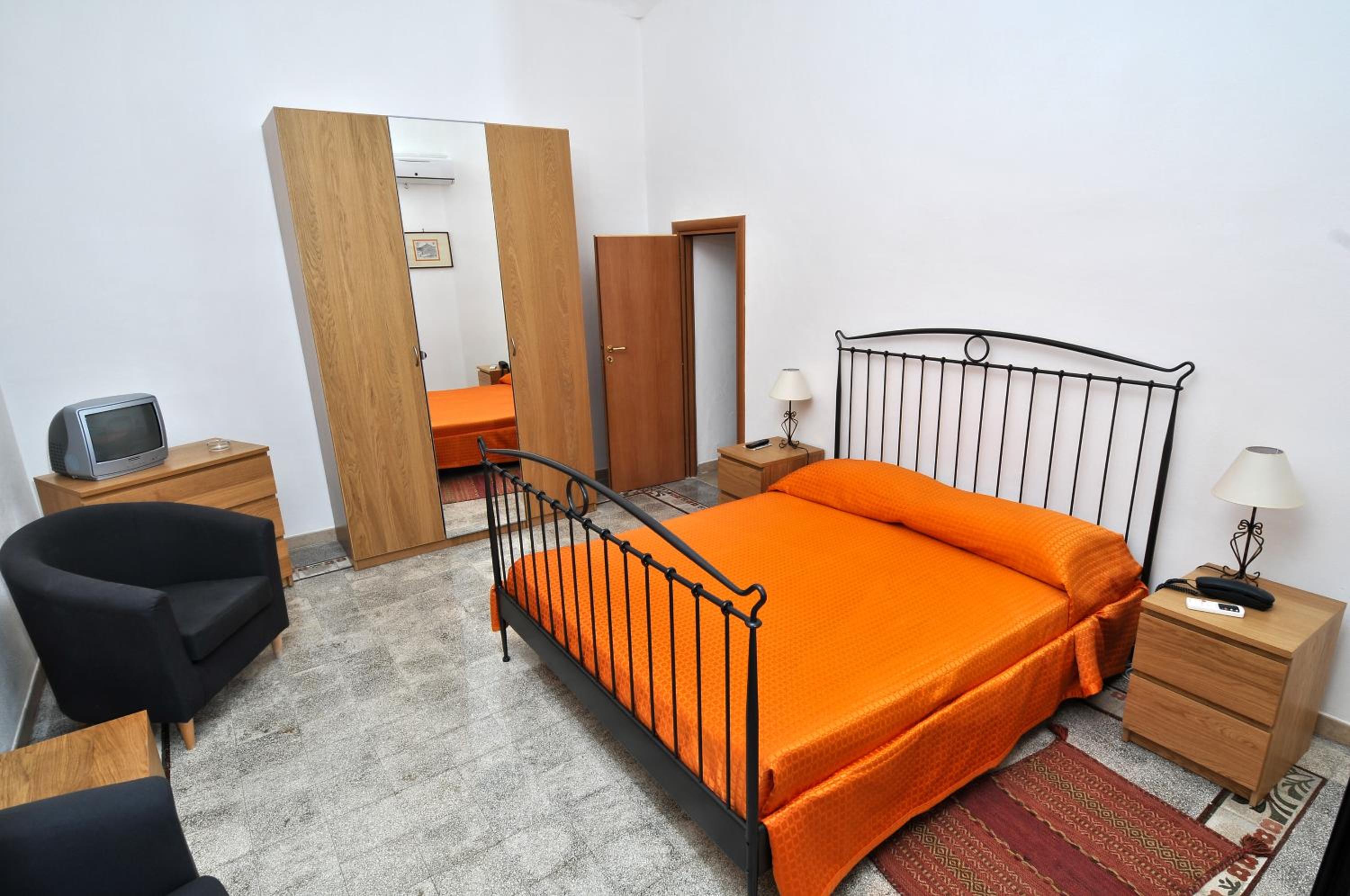 Double or Twin Room - Photo 5