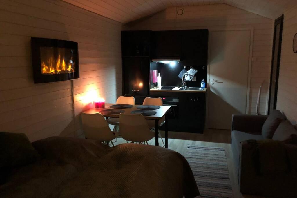 One-Bedroom House - Photo 6