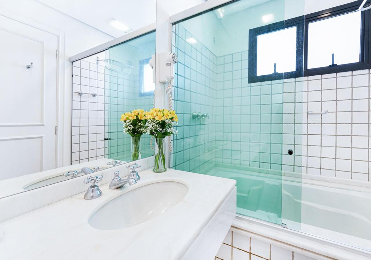 Deluxe Suite with Bathtub photo 3