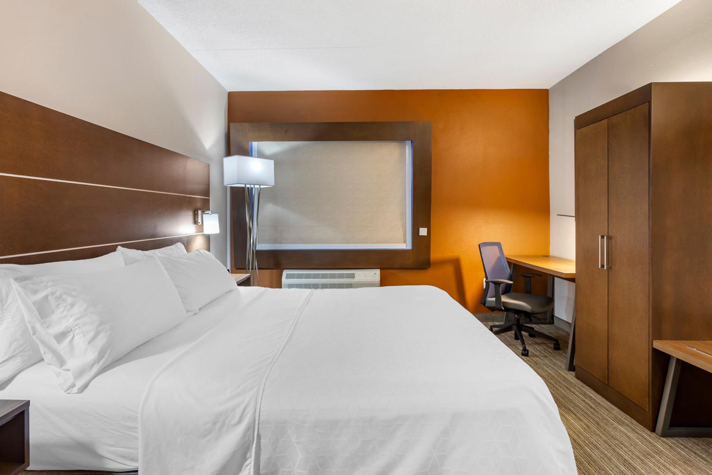 King Room - Mobility Access/Hearing Accessible - Photo 3
