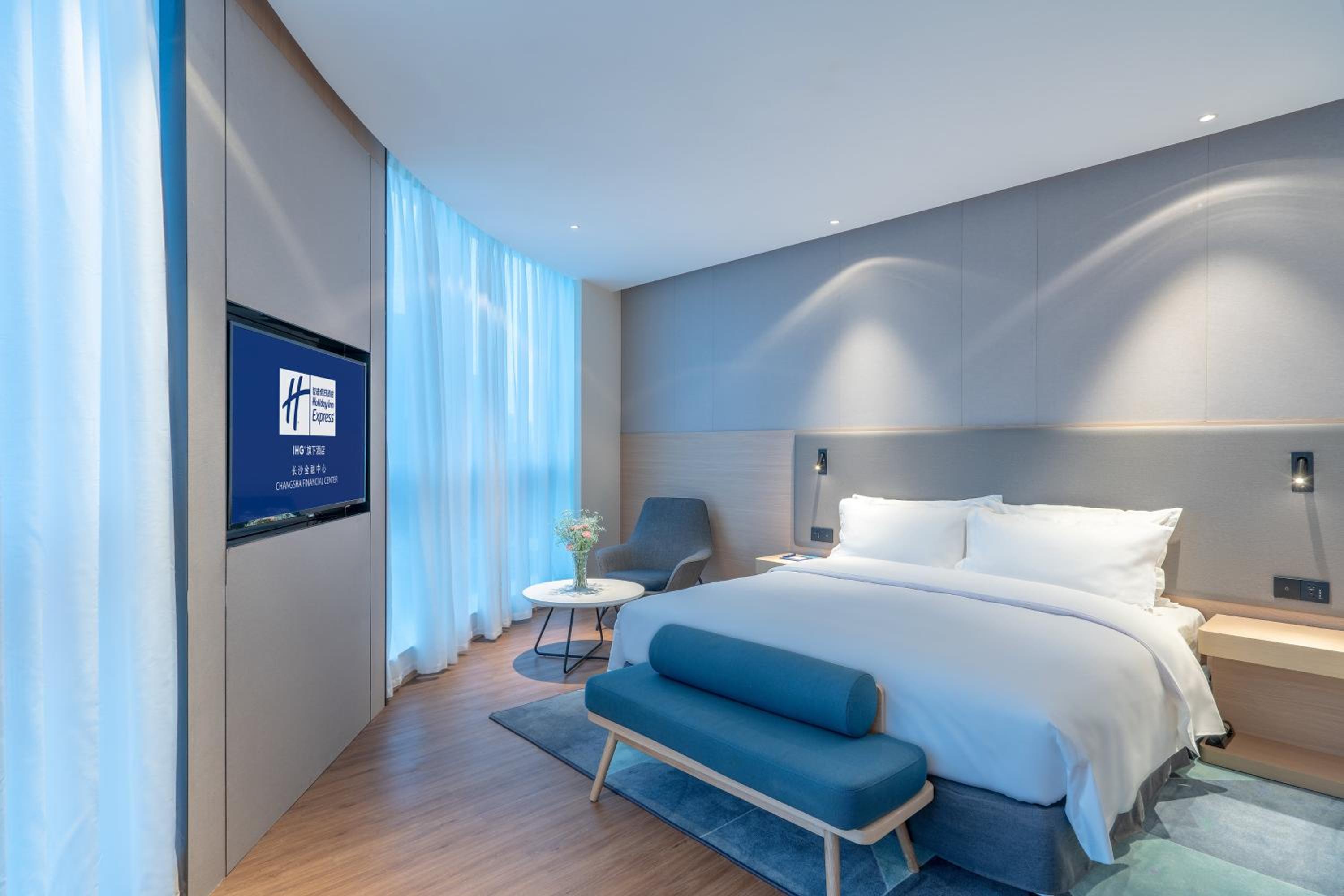 King Bed Standard Non Smoking Suite photo 2
