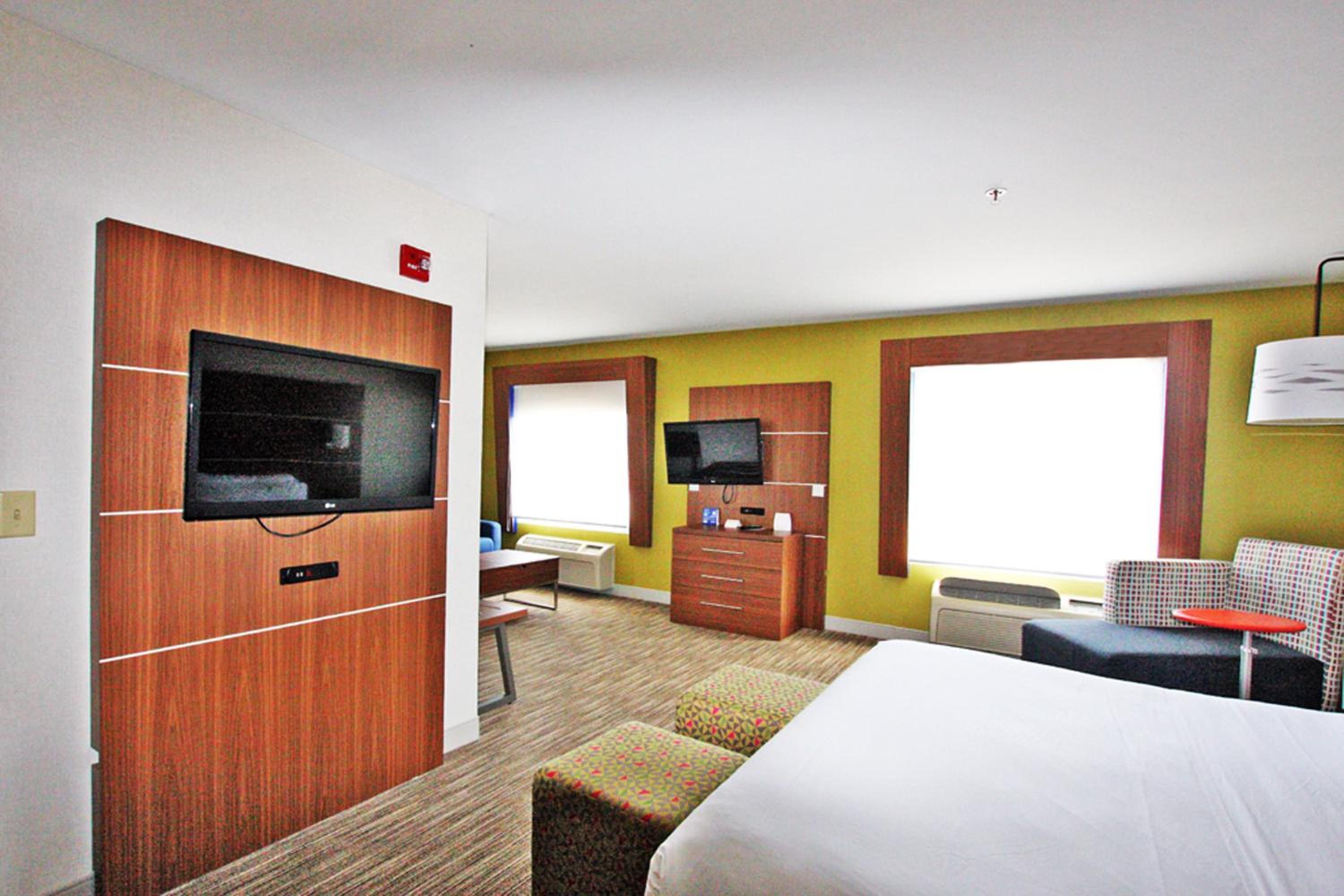 Queen Room with Two Queen Beds - Hearing Accessible - Photo 1