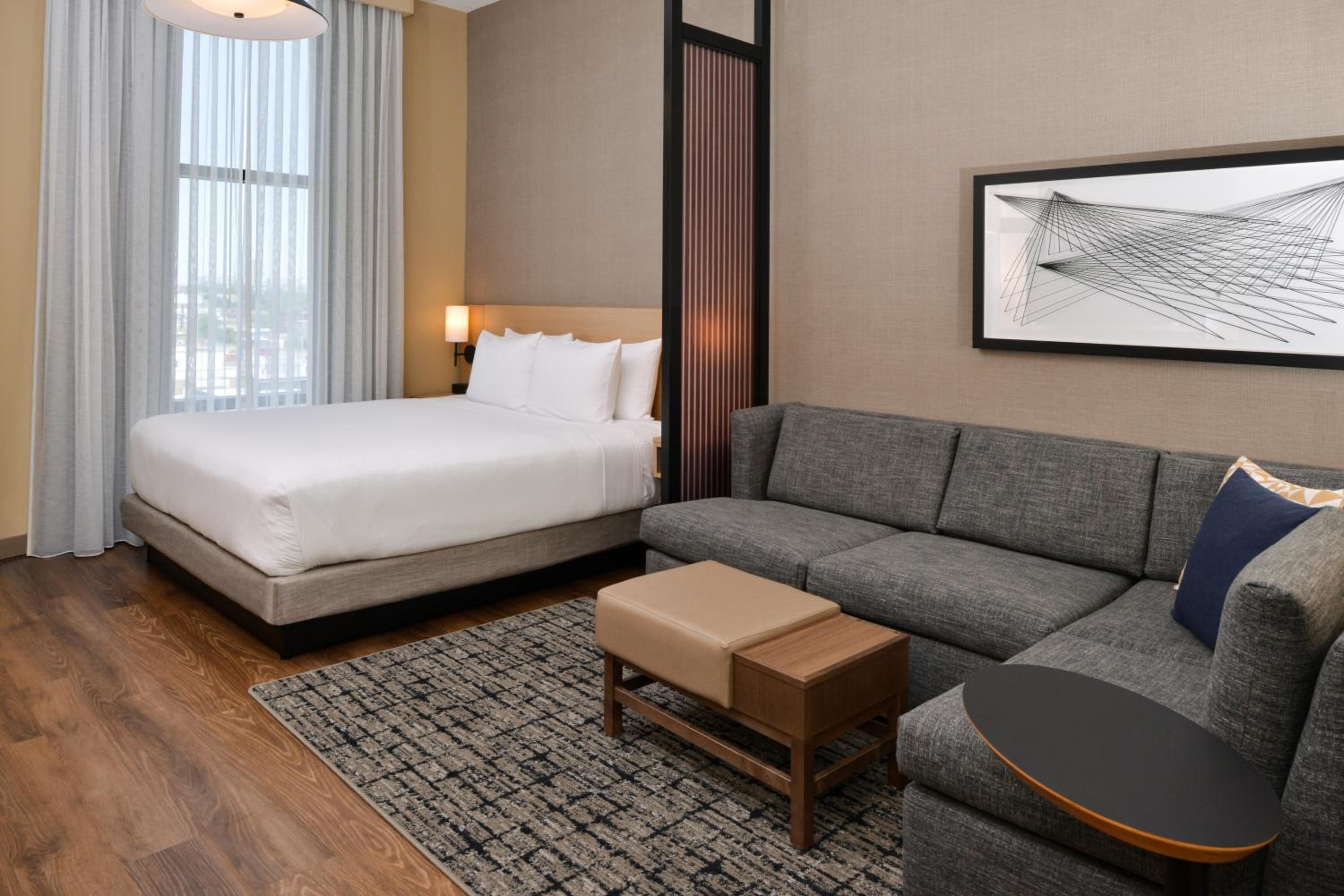 King Room with Sofa Bed - High Floor - Photo 2