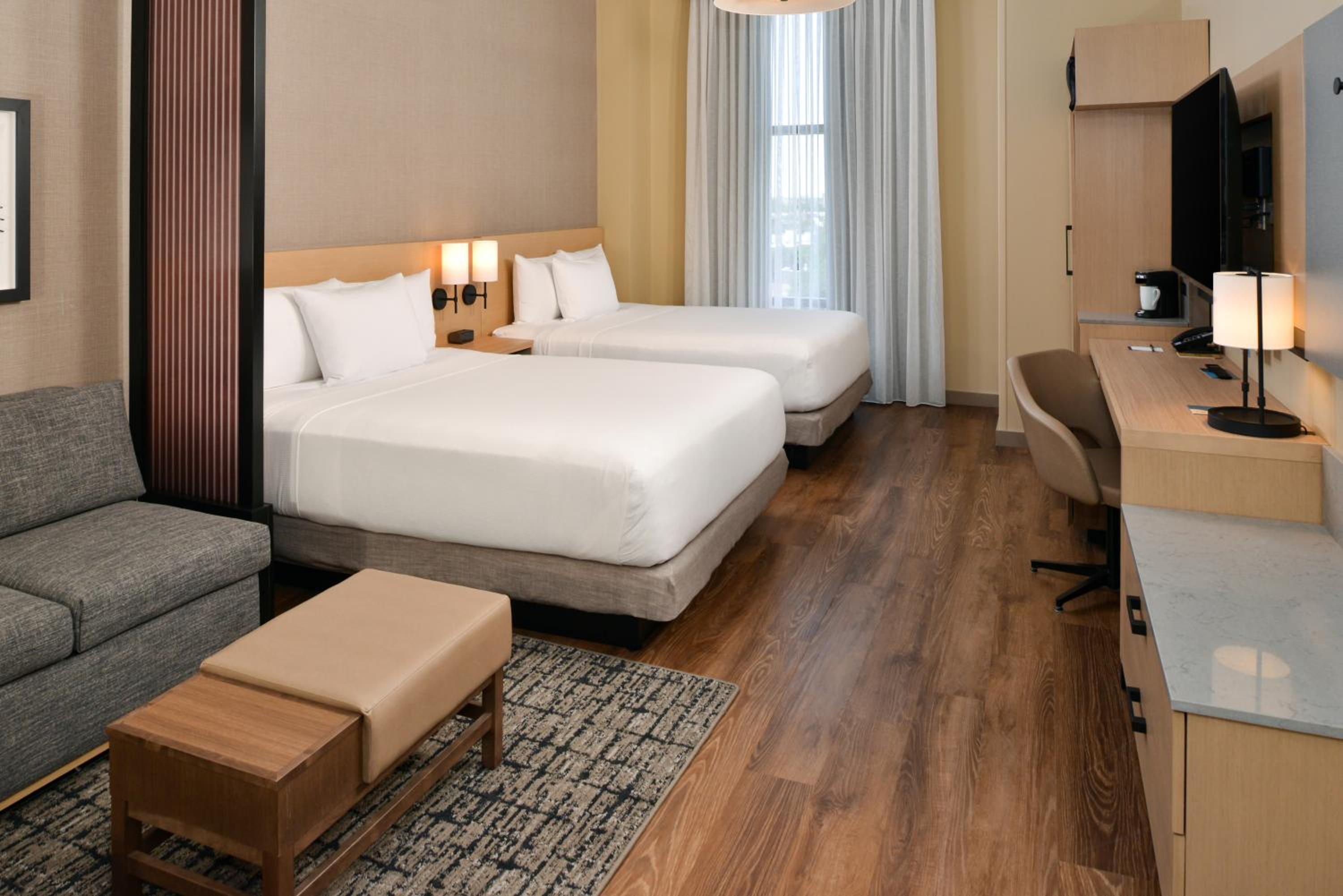 Queen Room with Two Queen Beds - High Floor - Photo 3