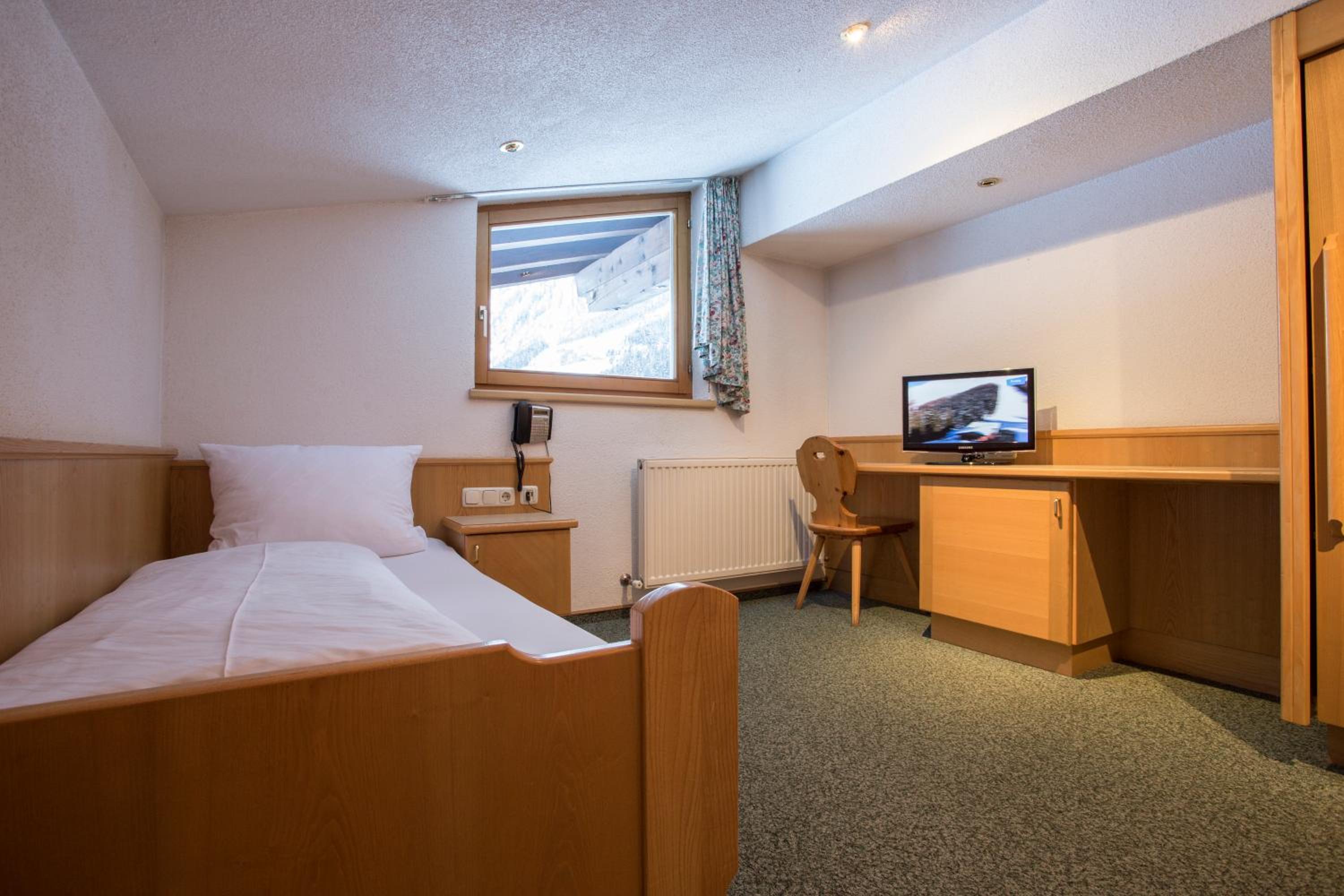 Small Twin Room photo 1