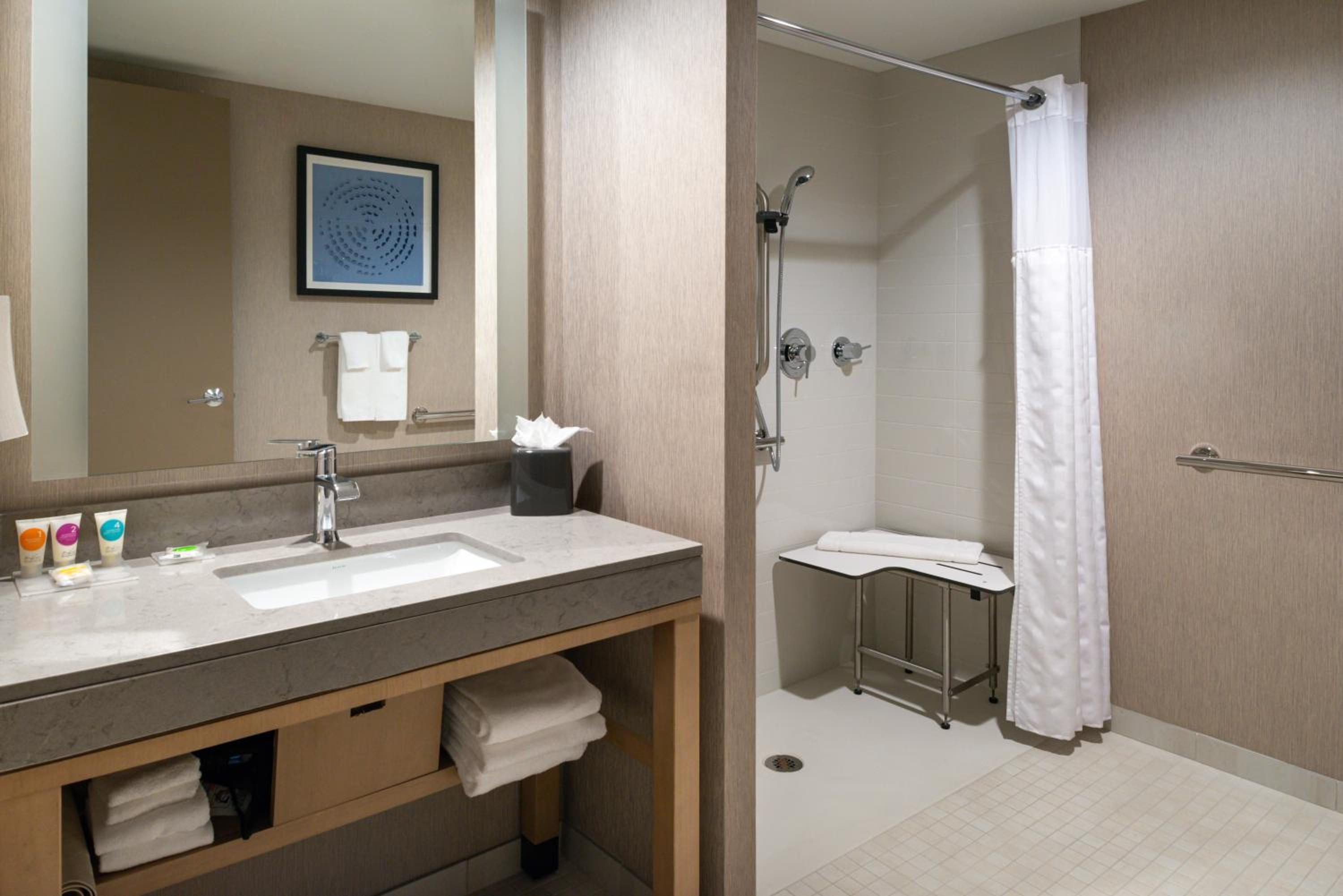 King Room with Balcony and Accessible Tub - Disability Access - Photo 3