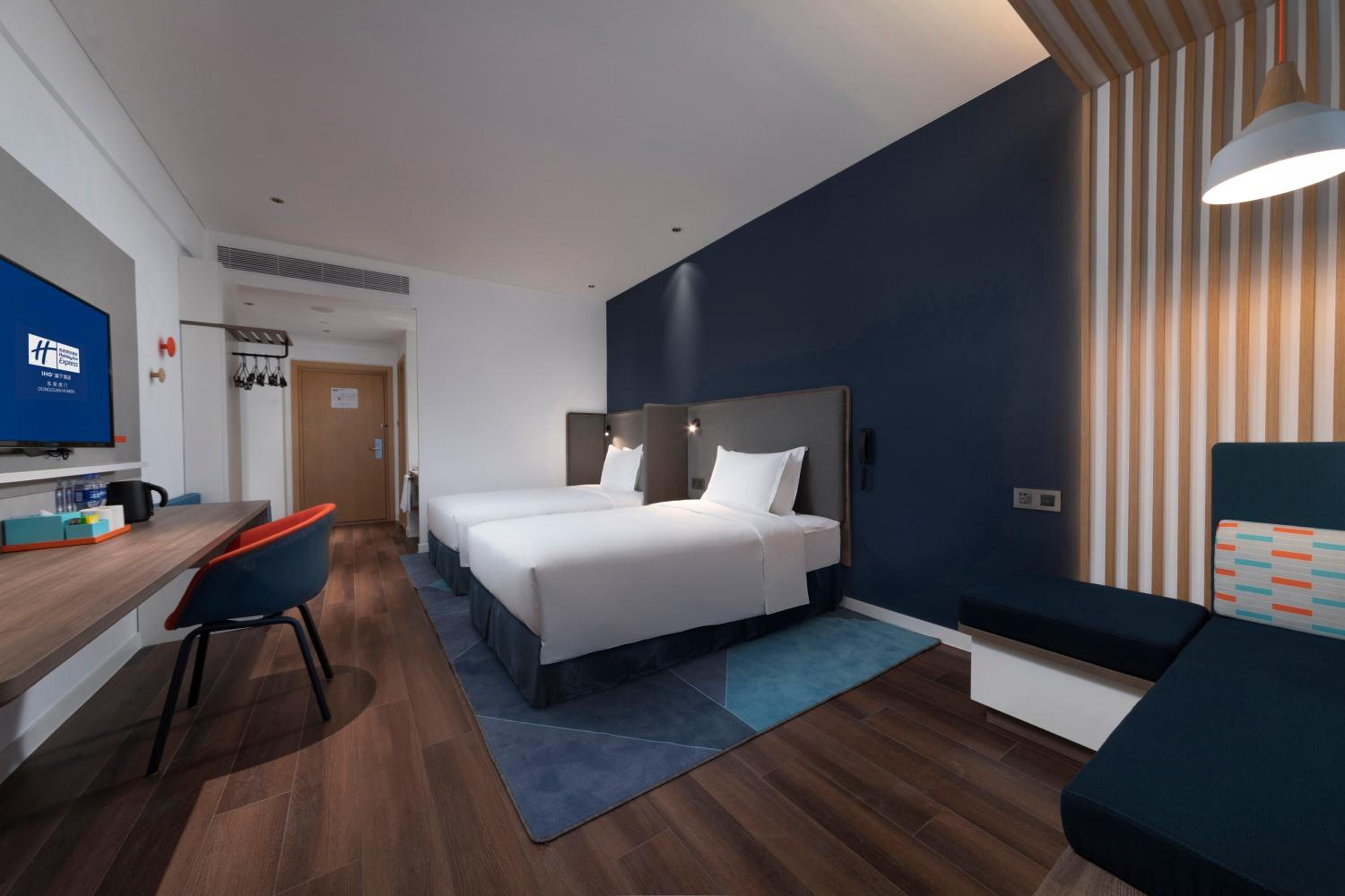 Standard Twin Room - Photo 6