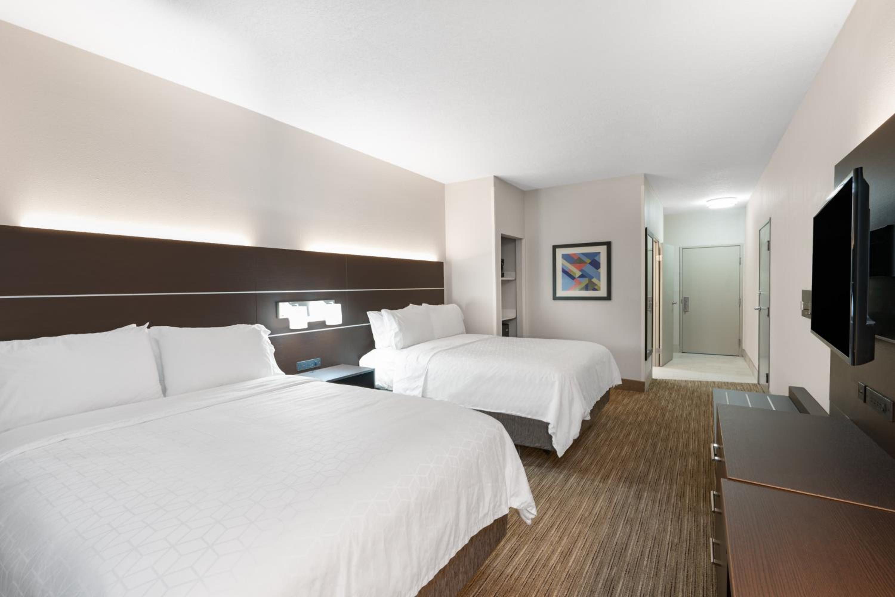 Queen Room with Two Queen Beds - Hearing Accessible - Photo 1