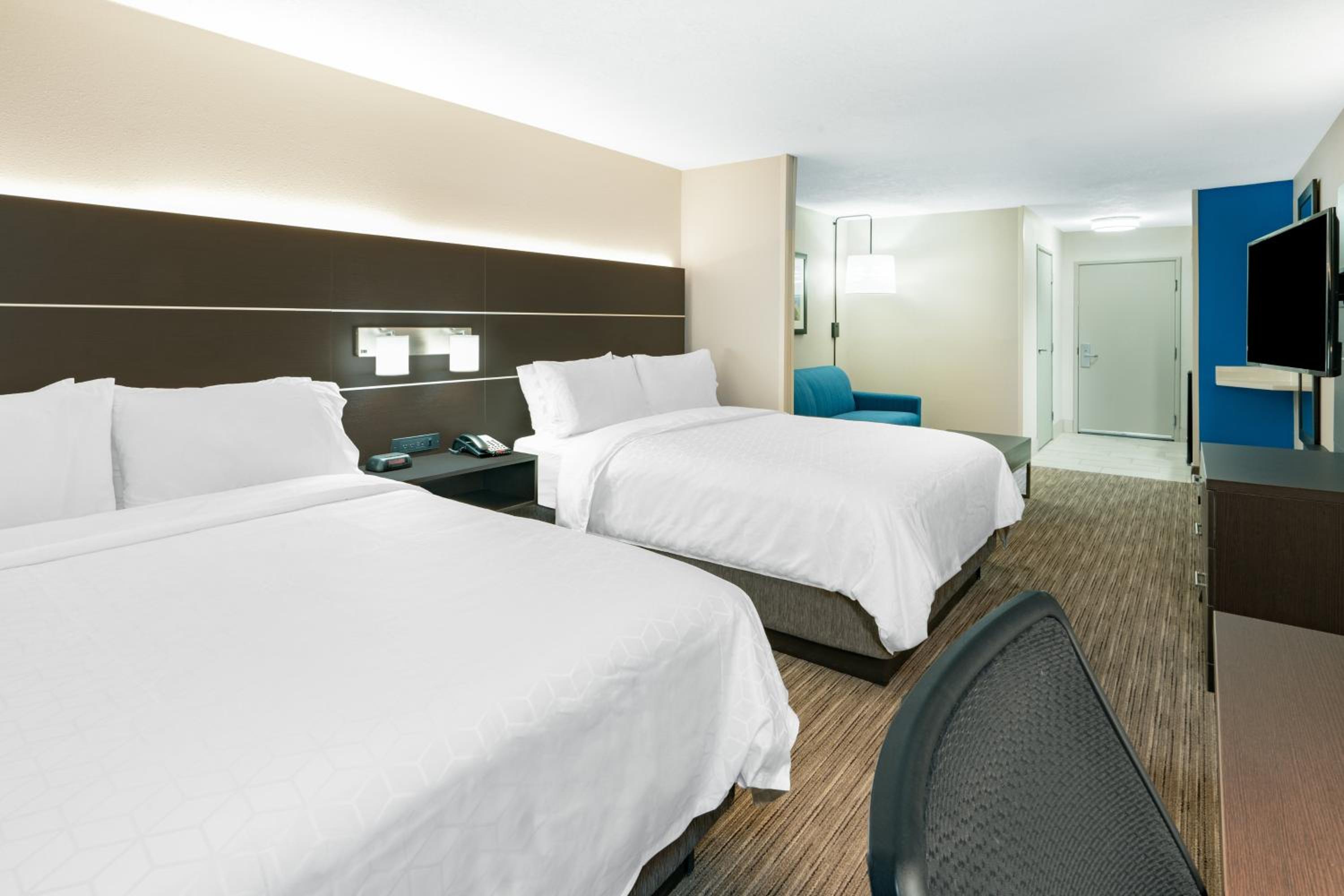 Suite with Two Queen Beds - Photo 5