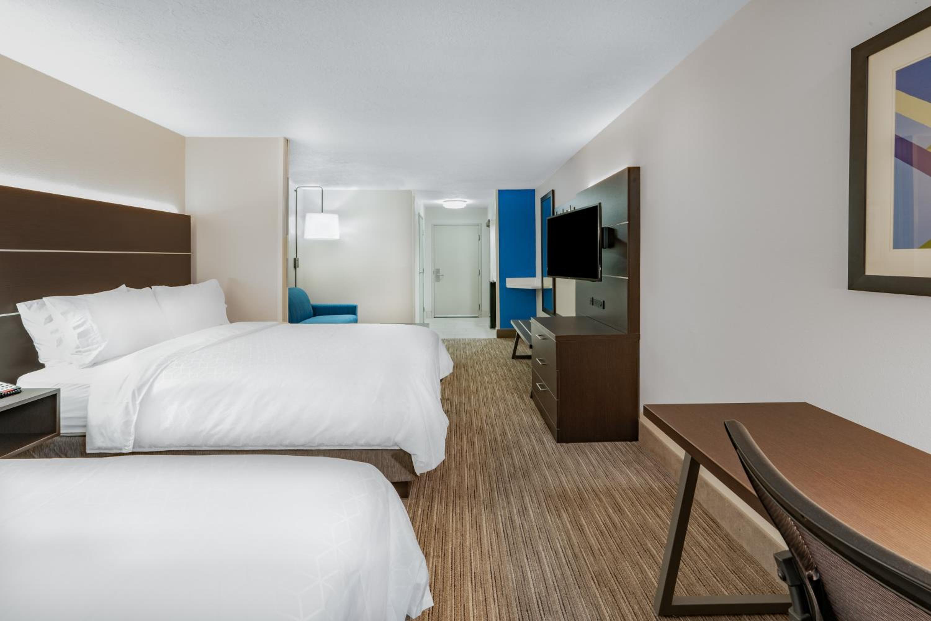 Suite with Two Queen Beds - Photo 2