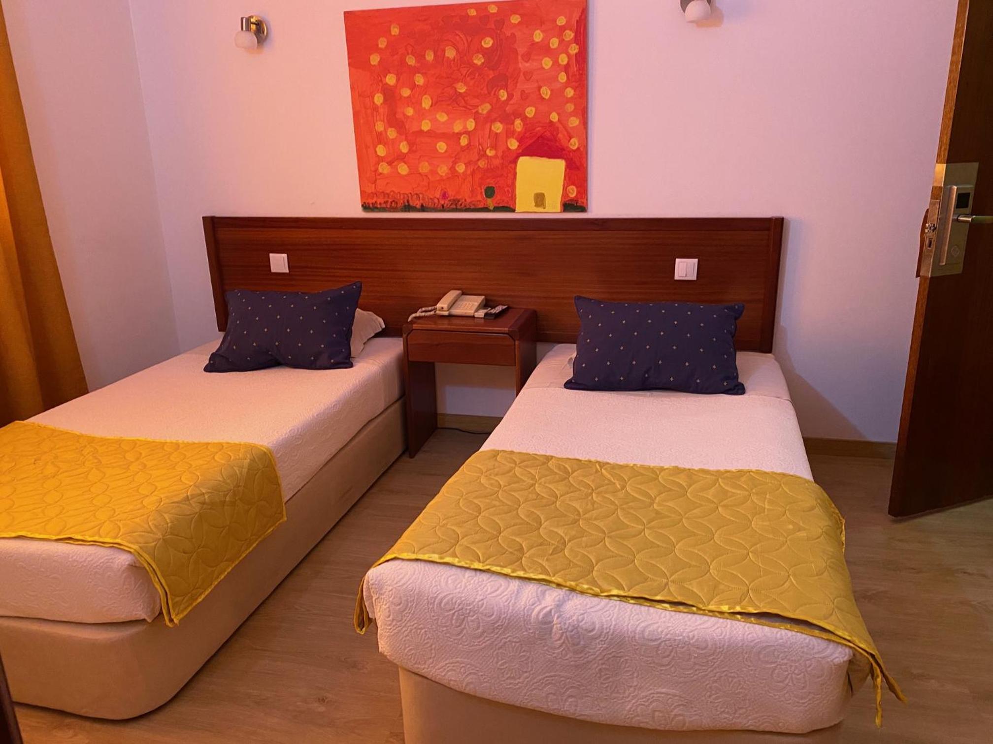Twin Room - Photo 3