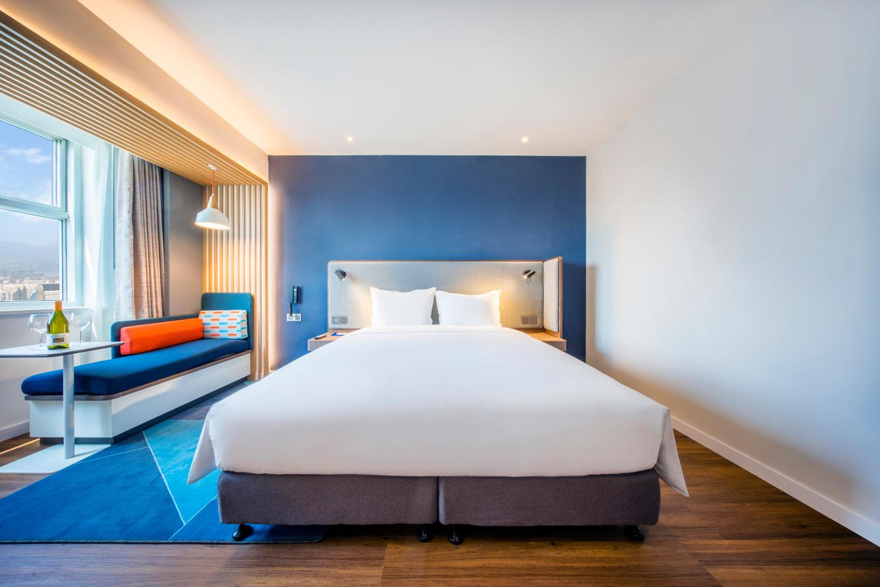 Standard King Room with City View