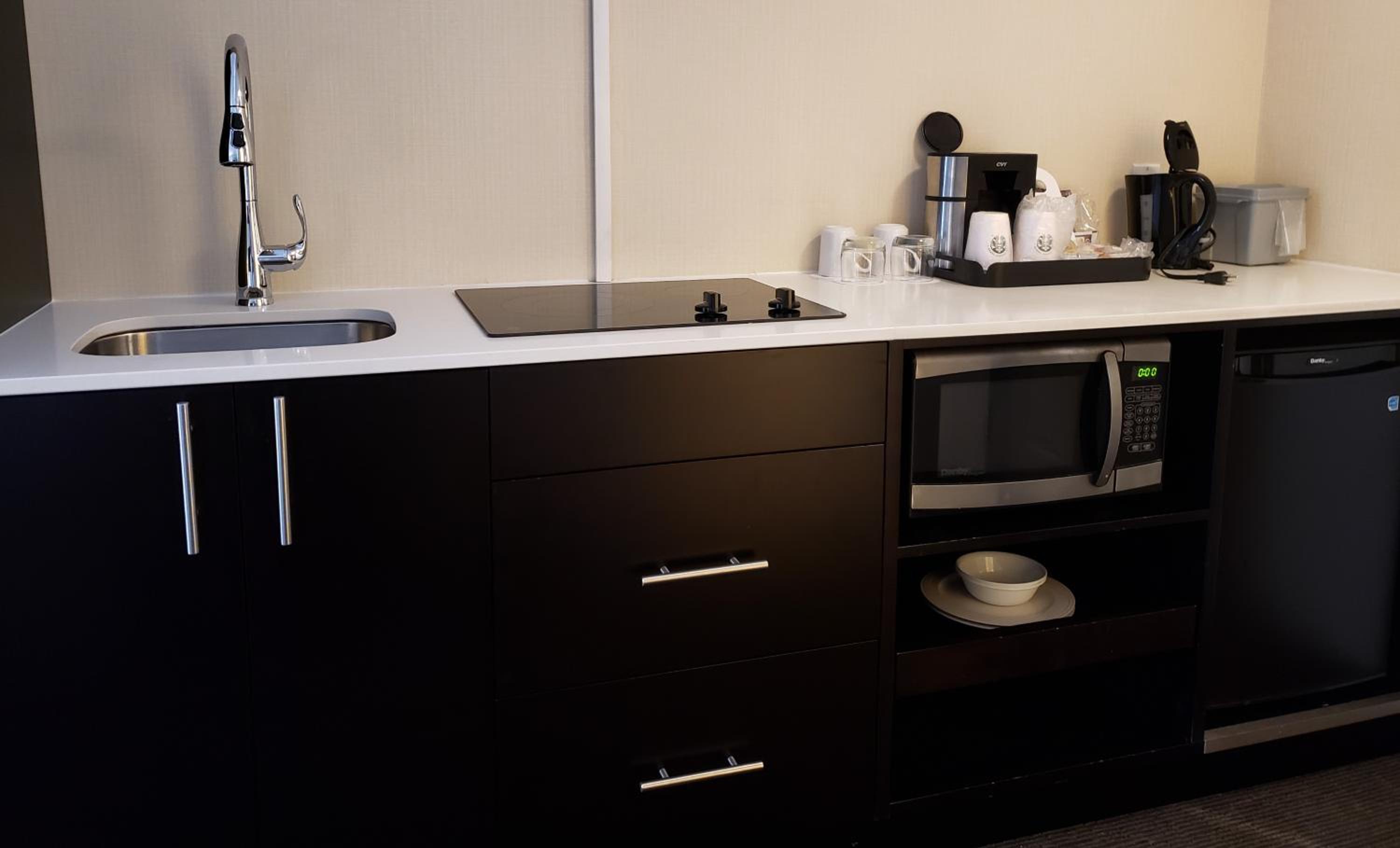 Coast Two Queens with Kitchenette - Photo 6