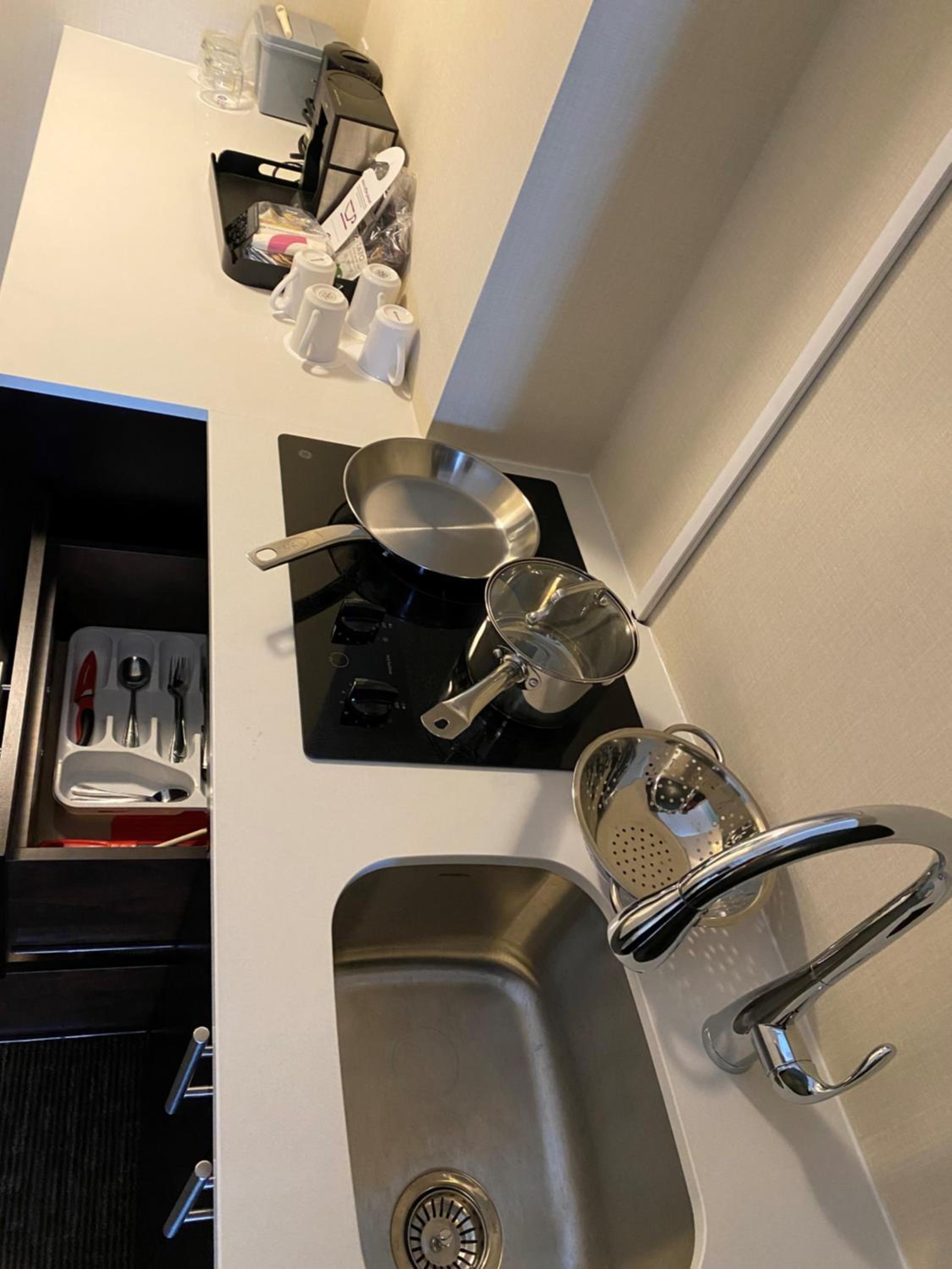 Coast Two Queens with Kitchenette - Photo 5