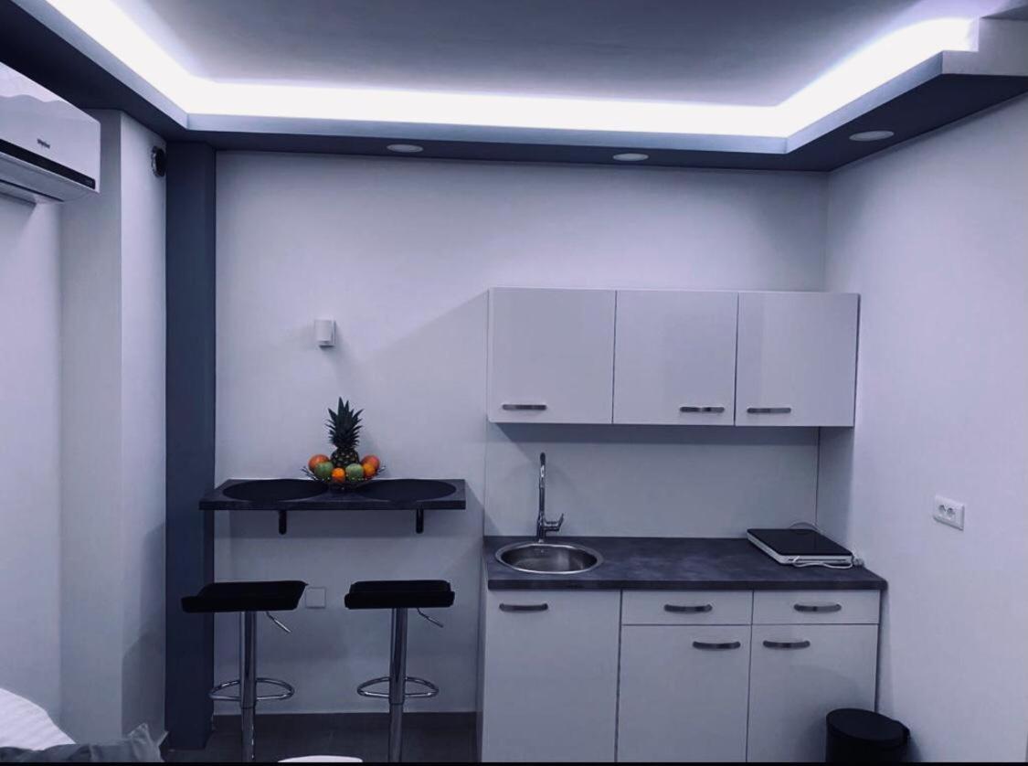 One-Bedroom Apartment - Photo 11