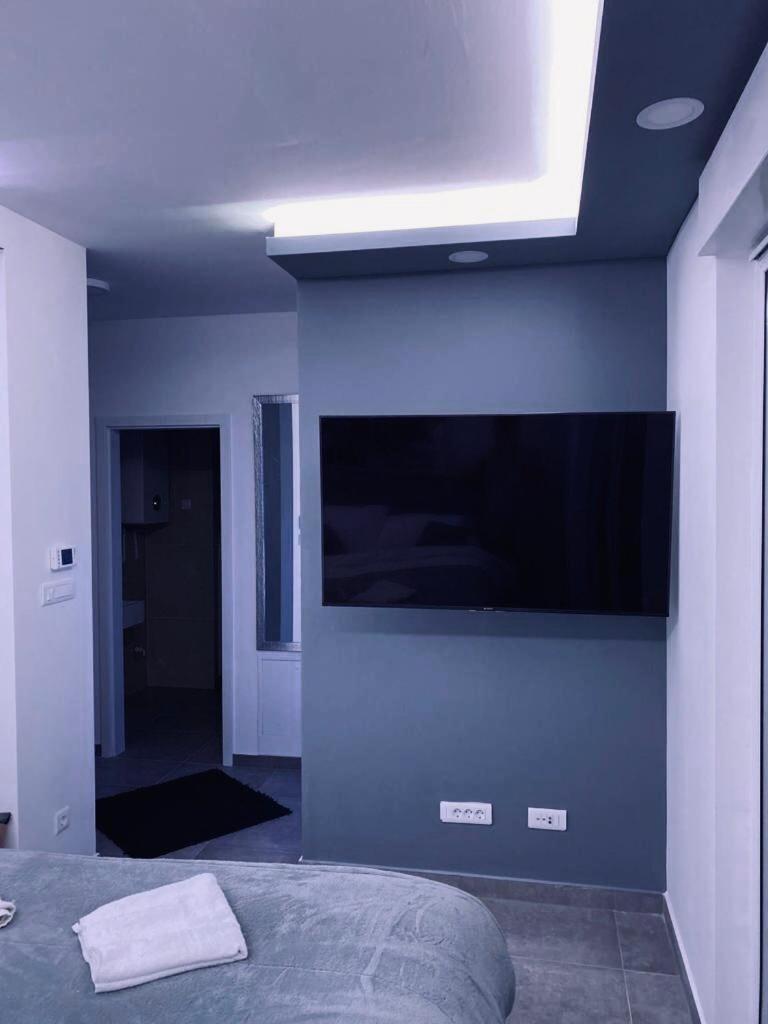One-Bedroom Apartment - Photo 4