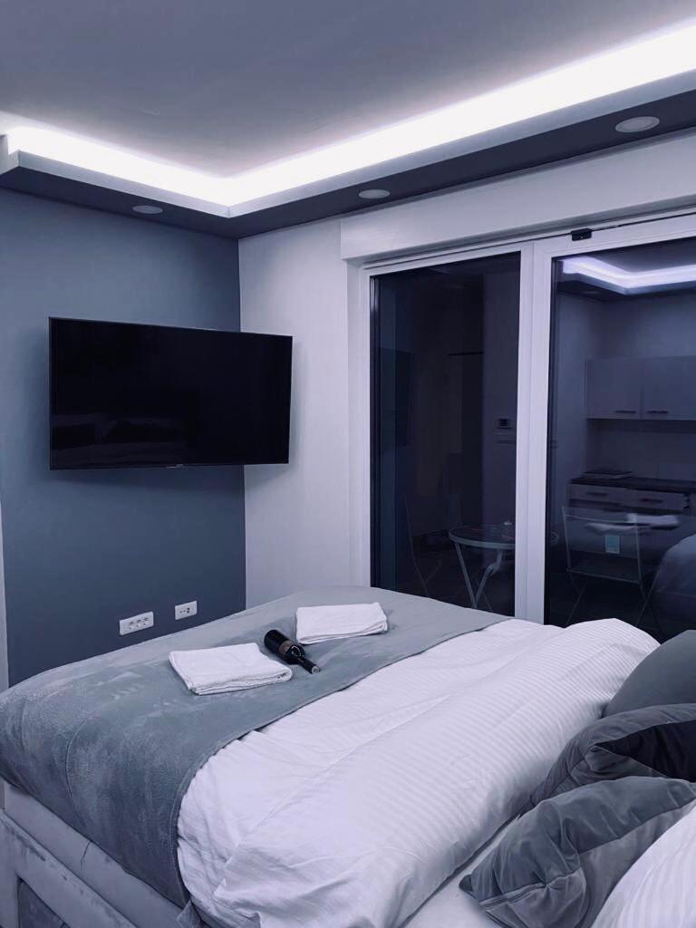 One-Bedroom Apartment - Photo 6