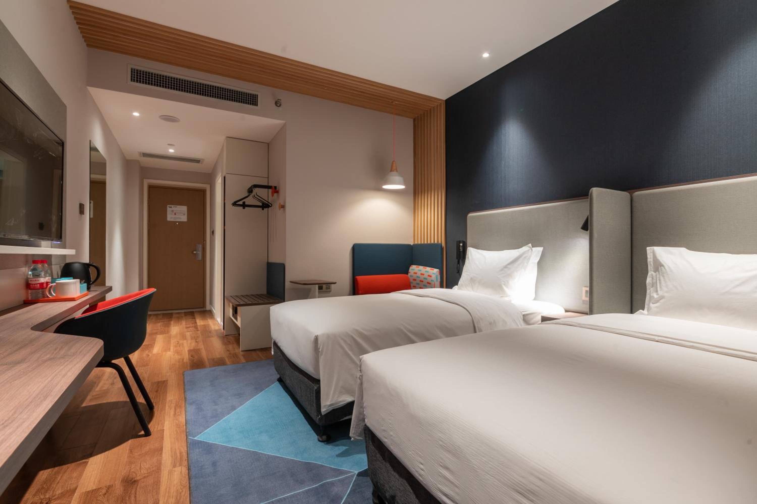 Standard Twin Room - Photo 1