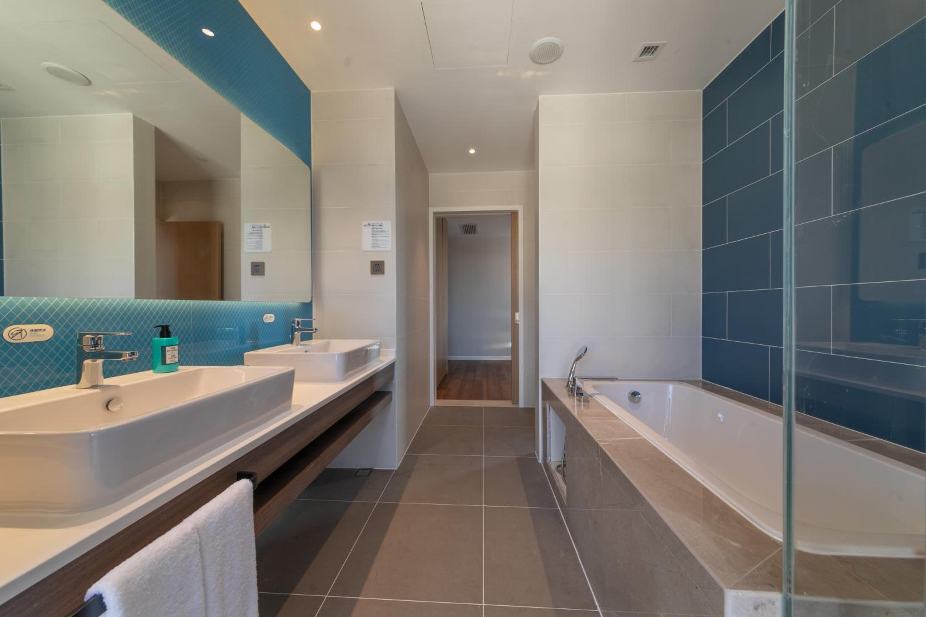 King Suite - Photo 7