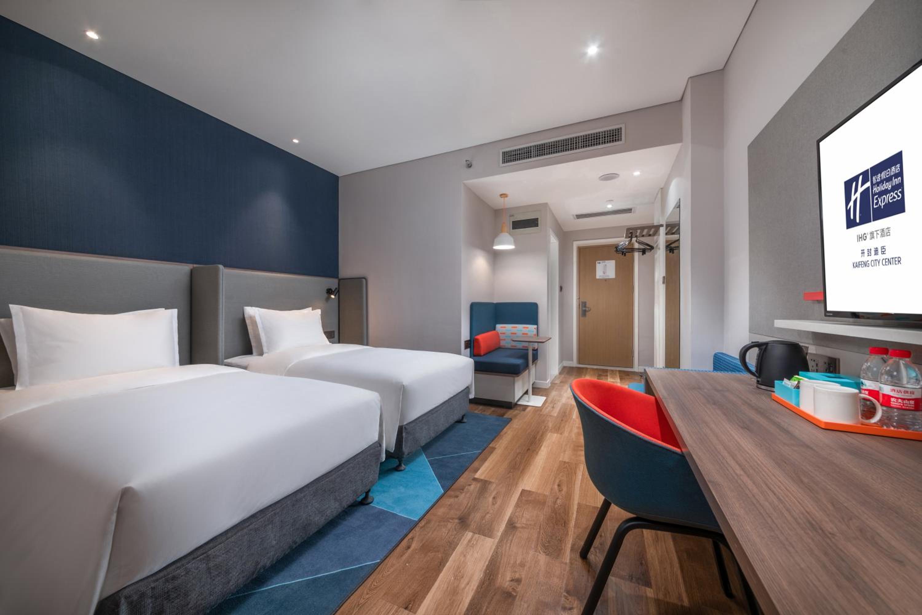 Standard Twin Room - Photo 4
