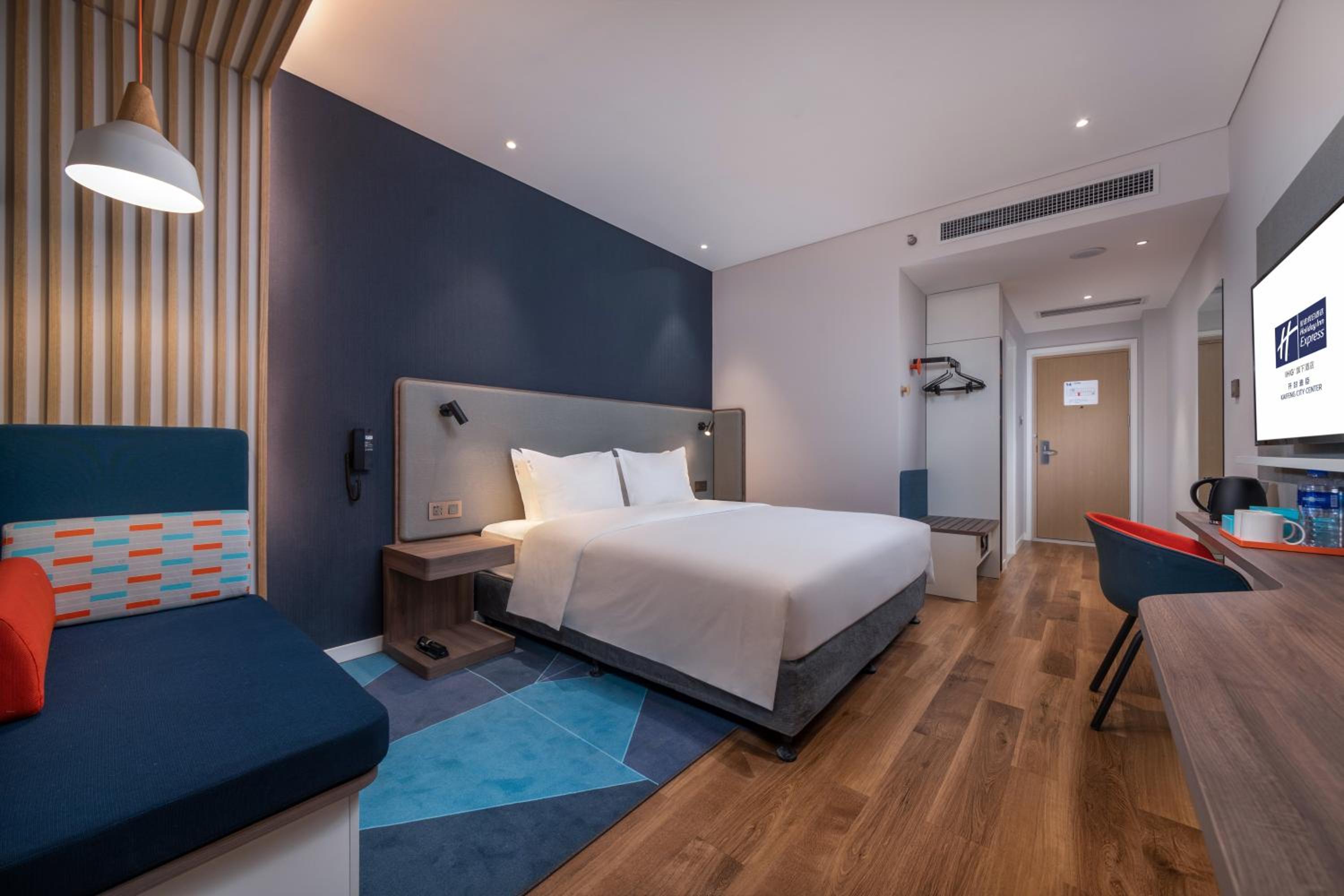 Standard King Room With Extra Space