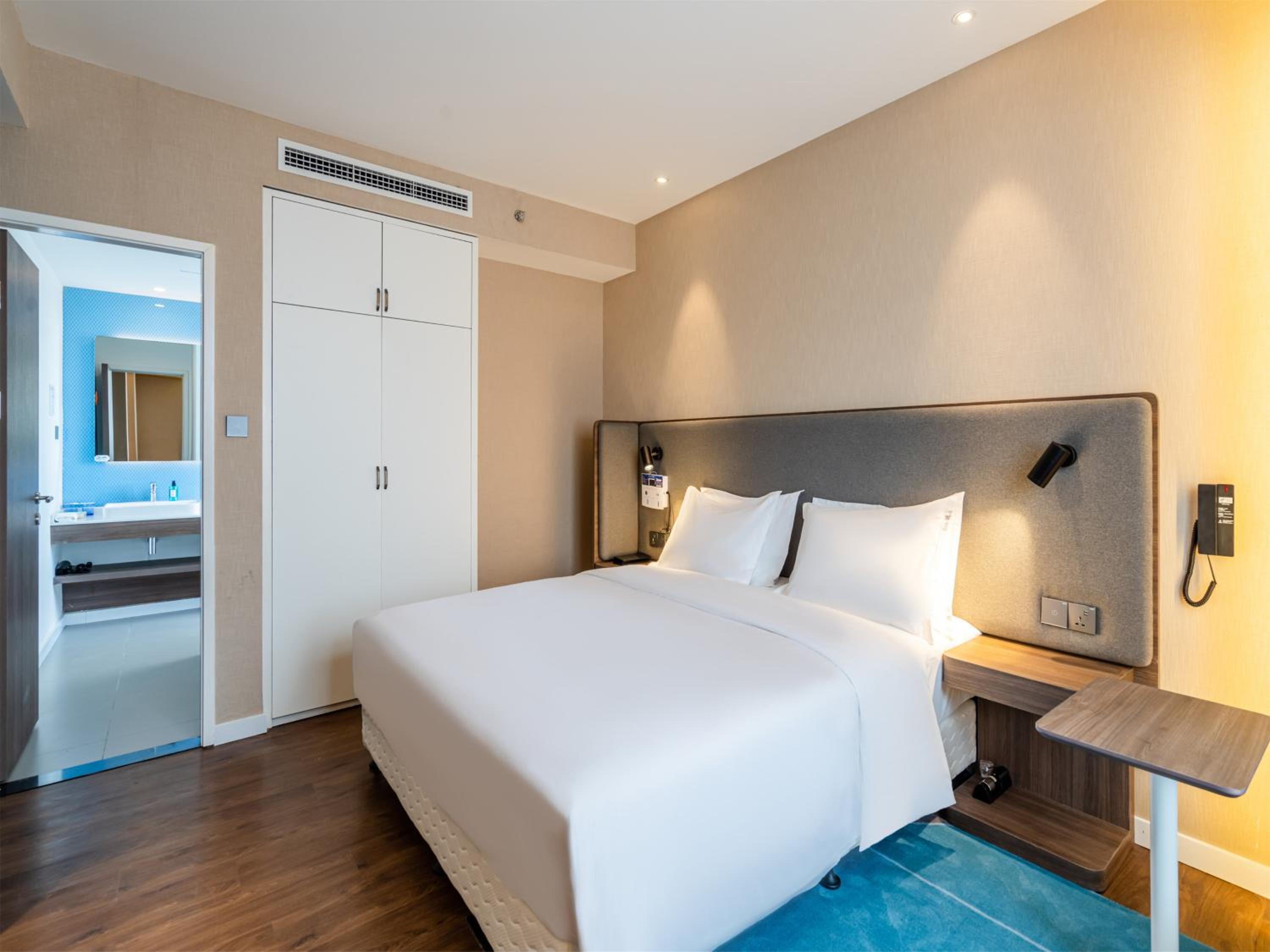 King Suite - Photo 2