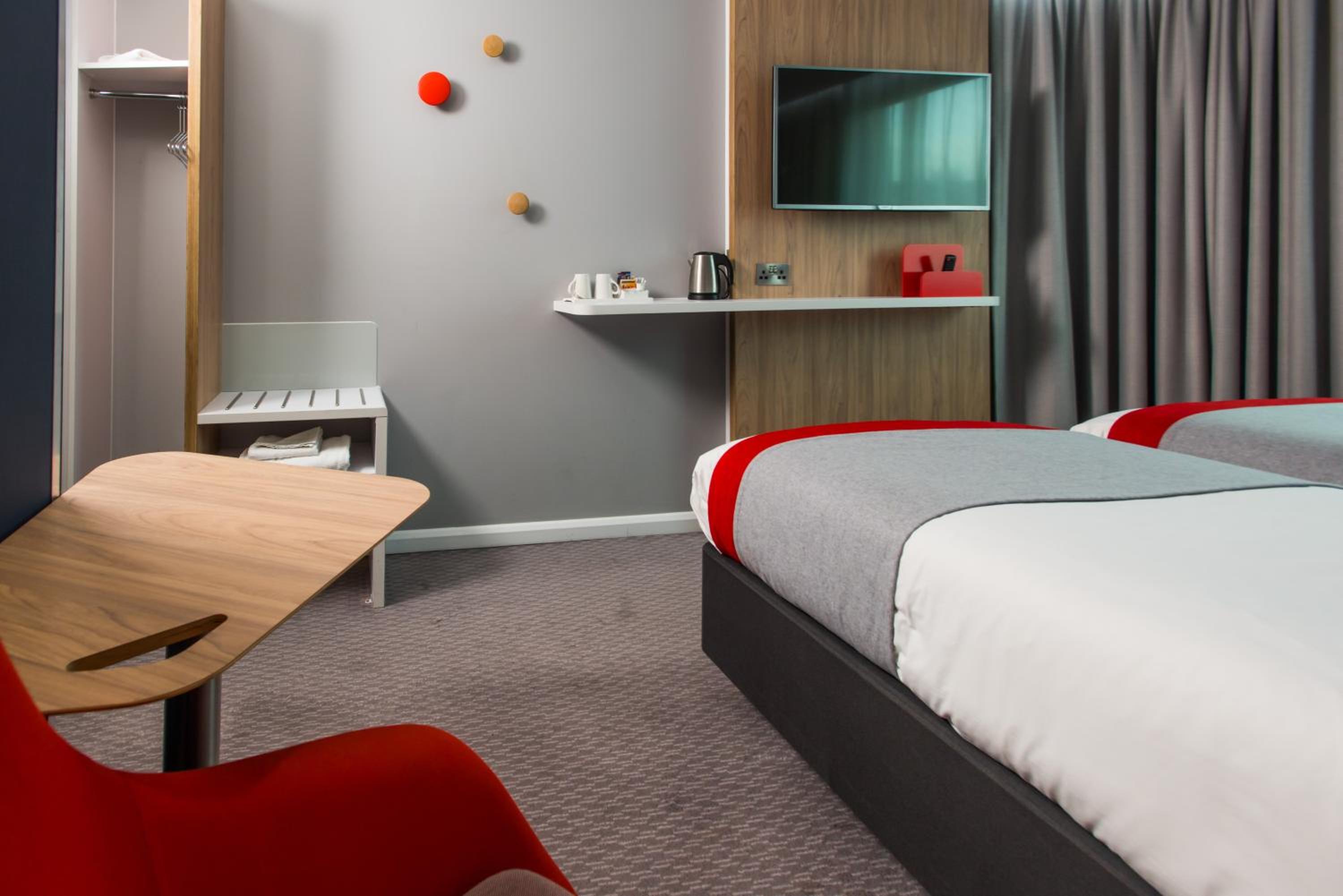 Standard Twin Room with Free Hot Breakfast photo 2