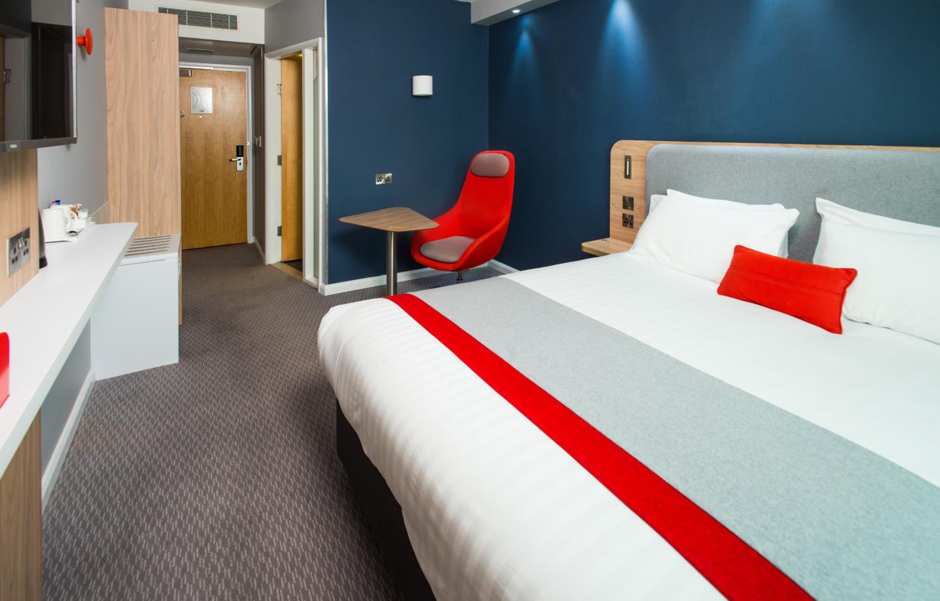 Double Room with Free Hot Breakfast - Accessible photo 1