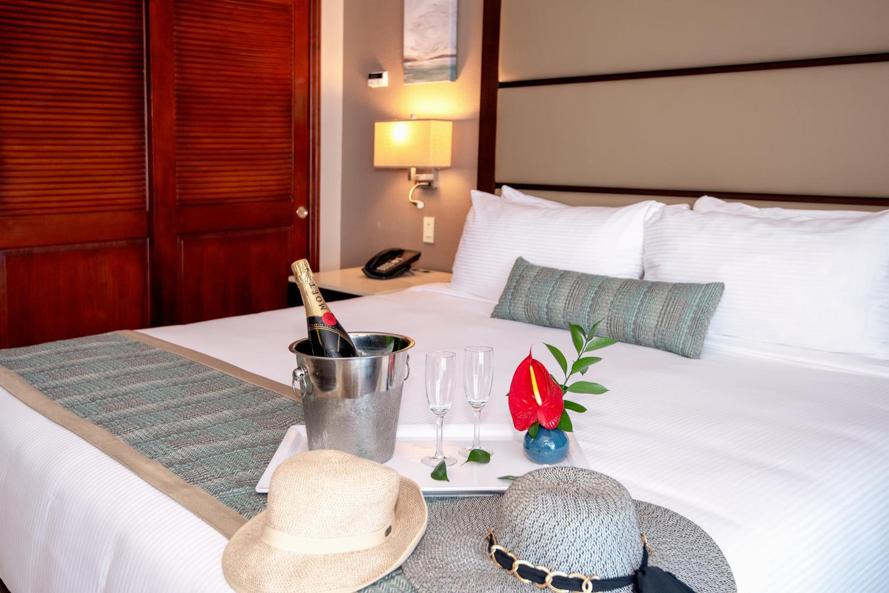 Two-Bedroom Suite with Sea View with Fully Equipped Kitchen, Oceanfront photo 3