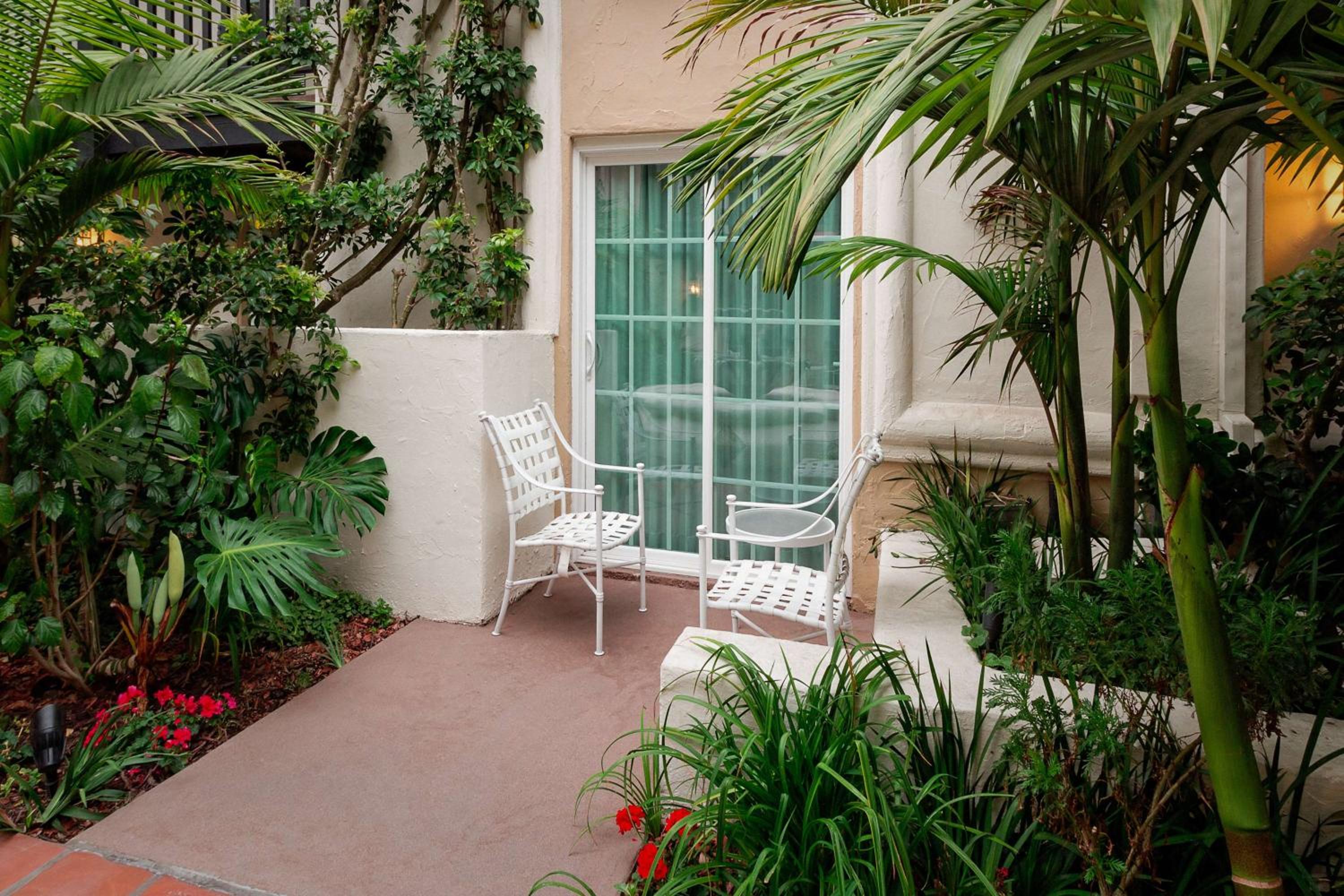 King Room with Courtyard View - Photo 6