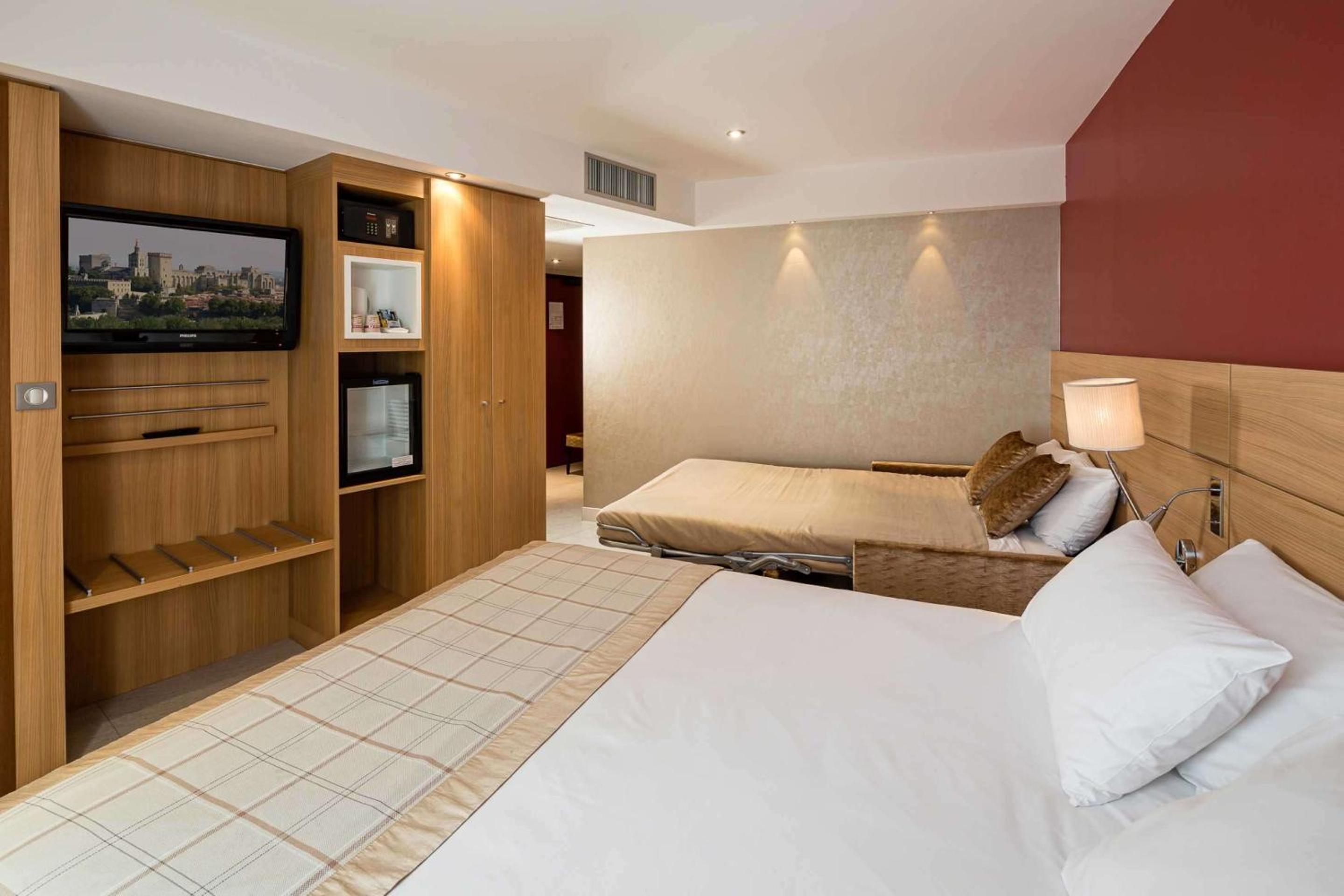 Family Room with Queen Bed