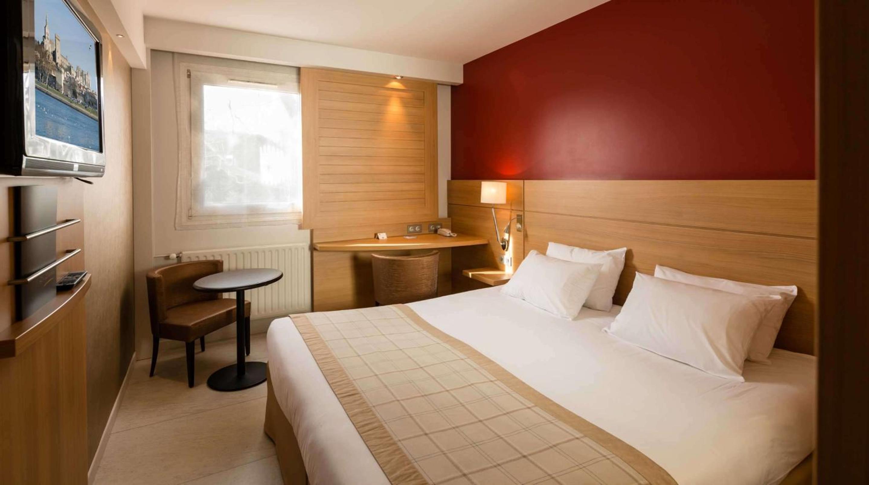 Superior Room Garden view with King size Bed thumbnail 5