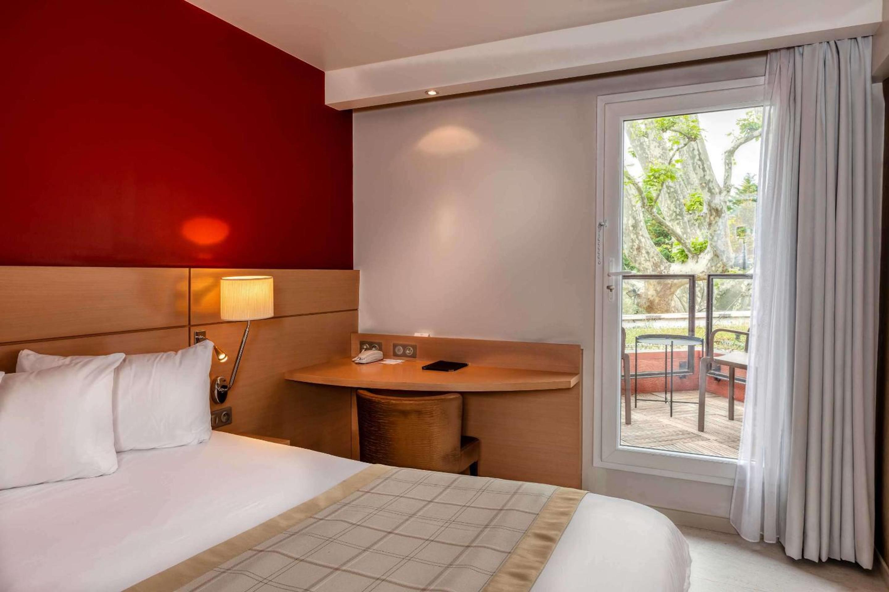 Superior Room King size Bed with Balcony
