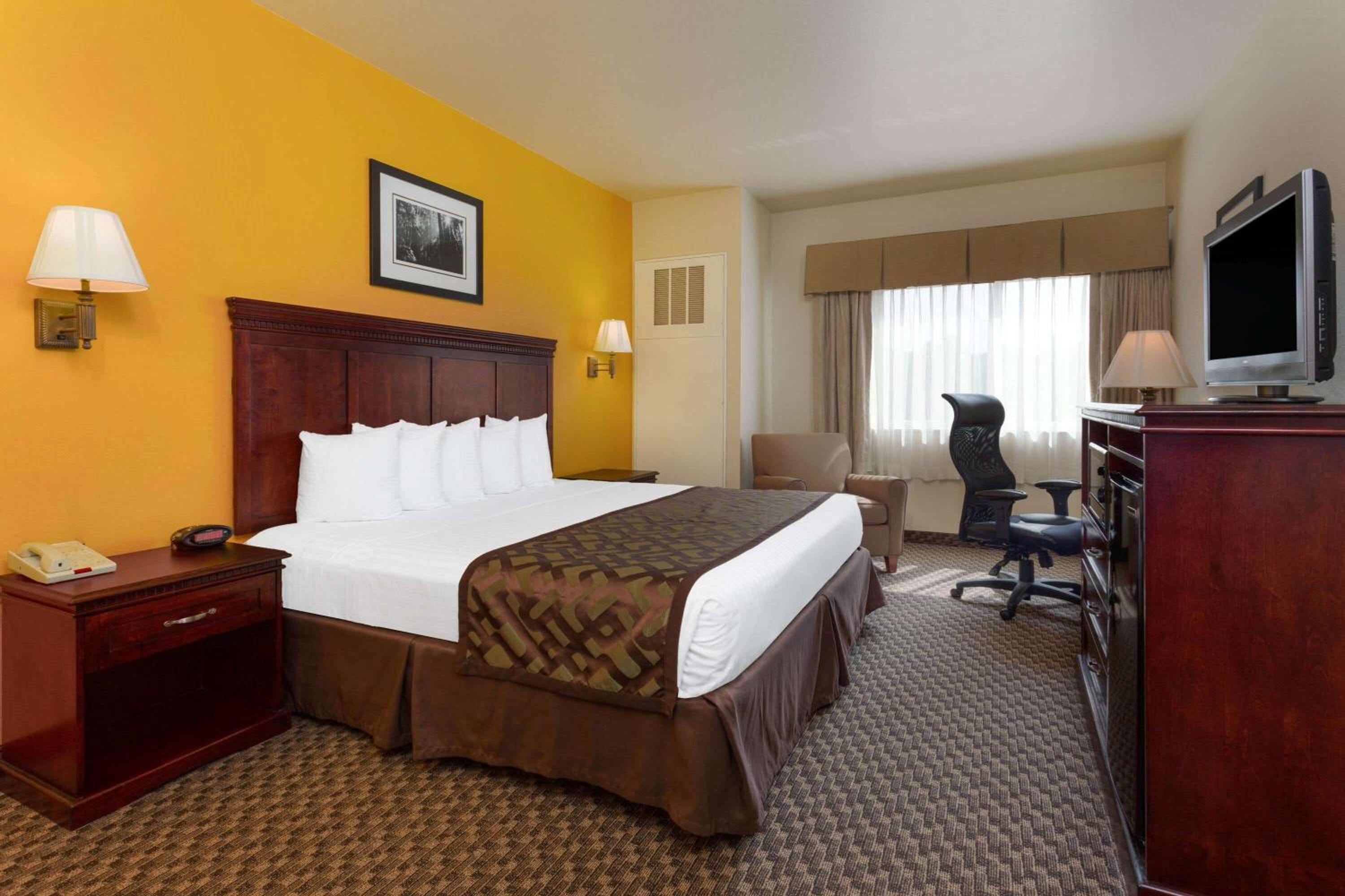 King Room - Mobility Access/Non-Smoking - Photo 1