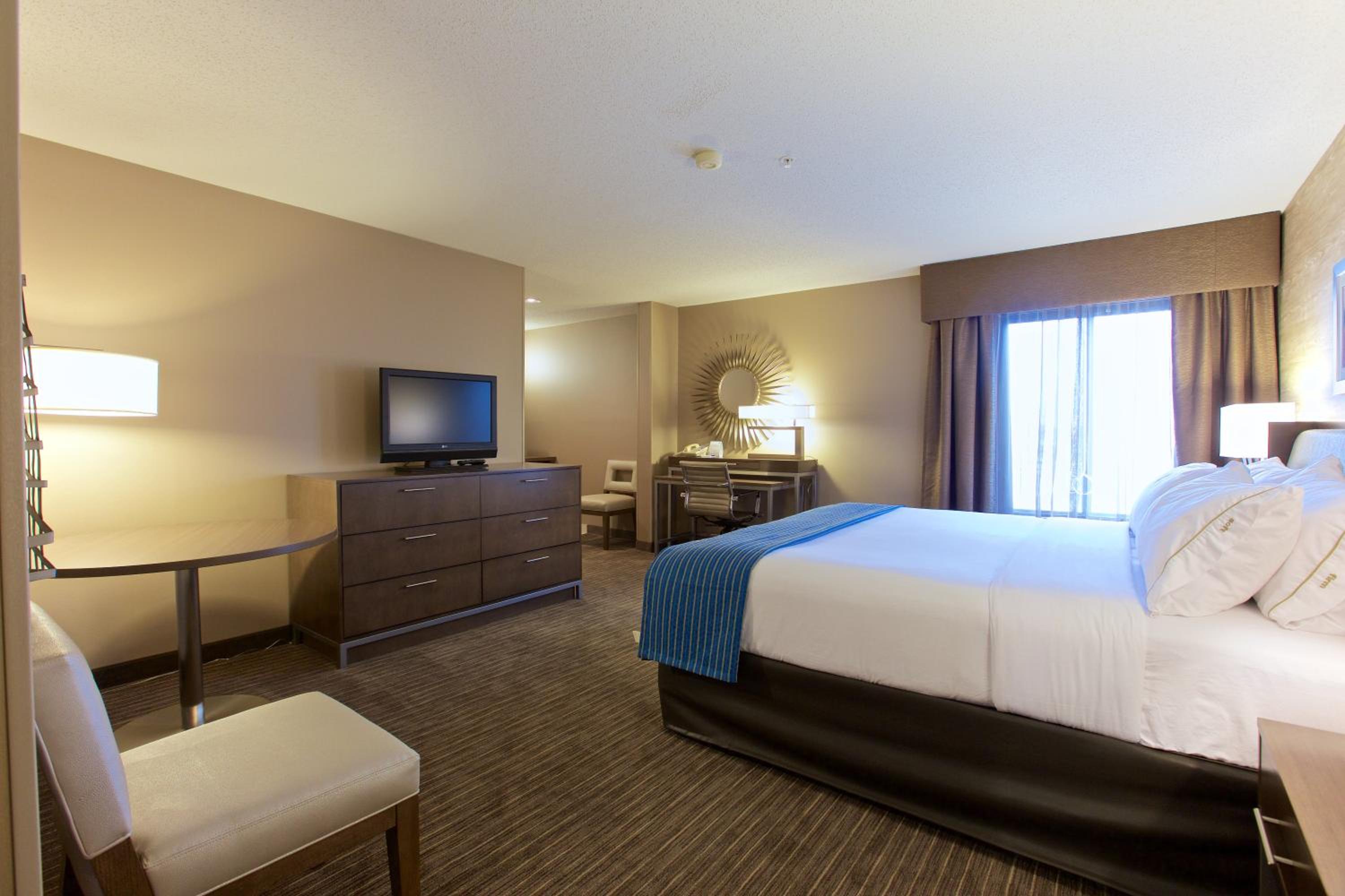 King Suite - Mobility Accessible photo 2