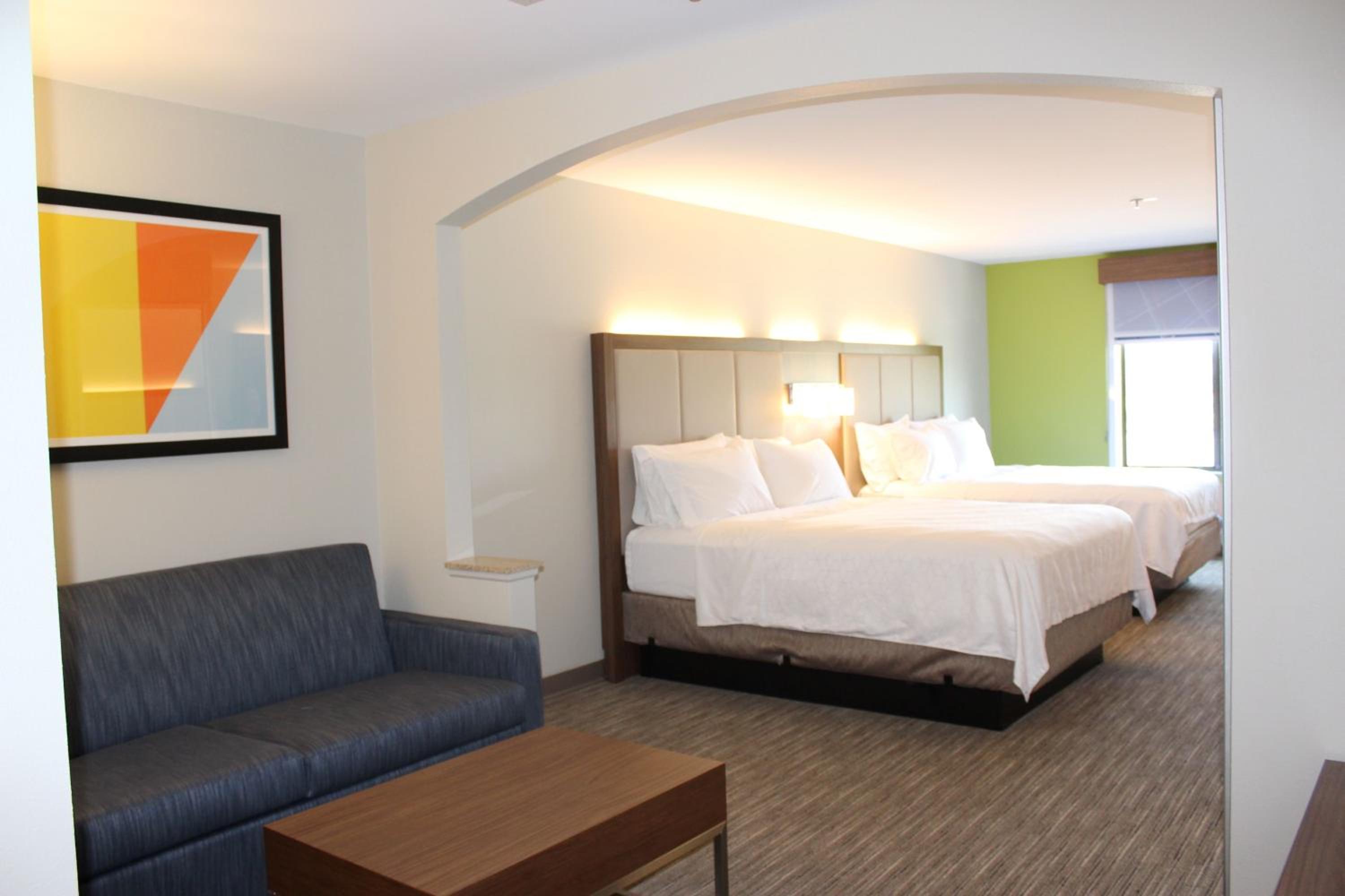 Suite with Two Queen Beds - Photo 1