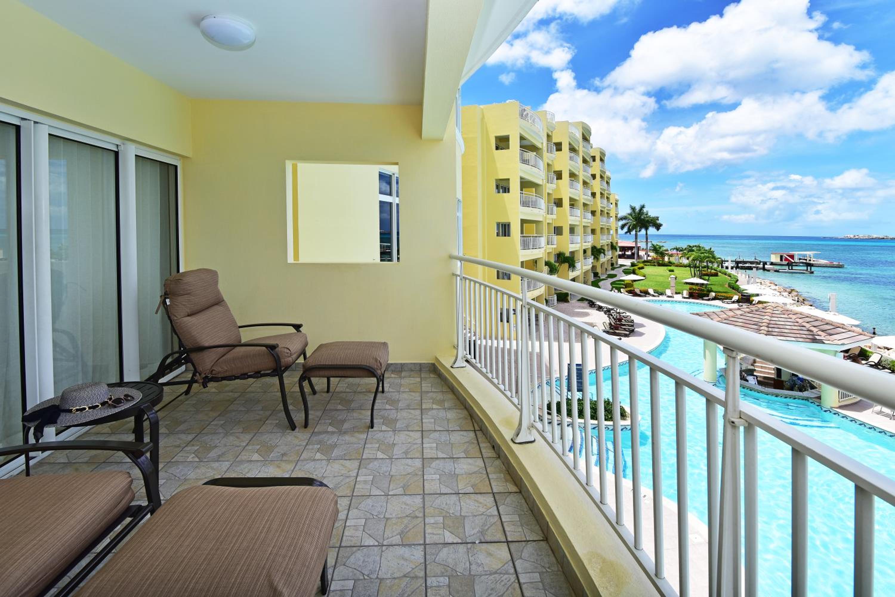 One-Bedroom Suite with Sea View with Fully Equipped Kitchen, Oceanfront - Photo 11