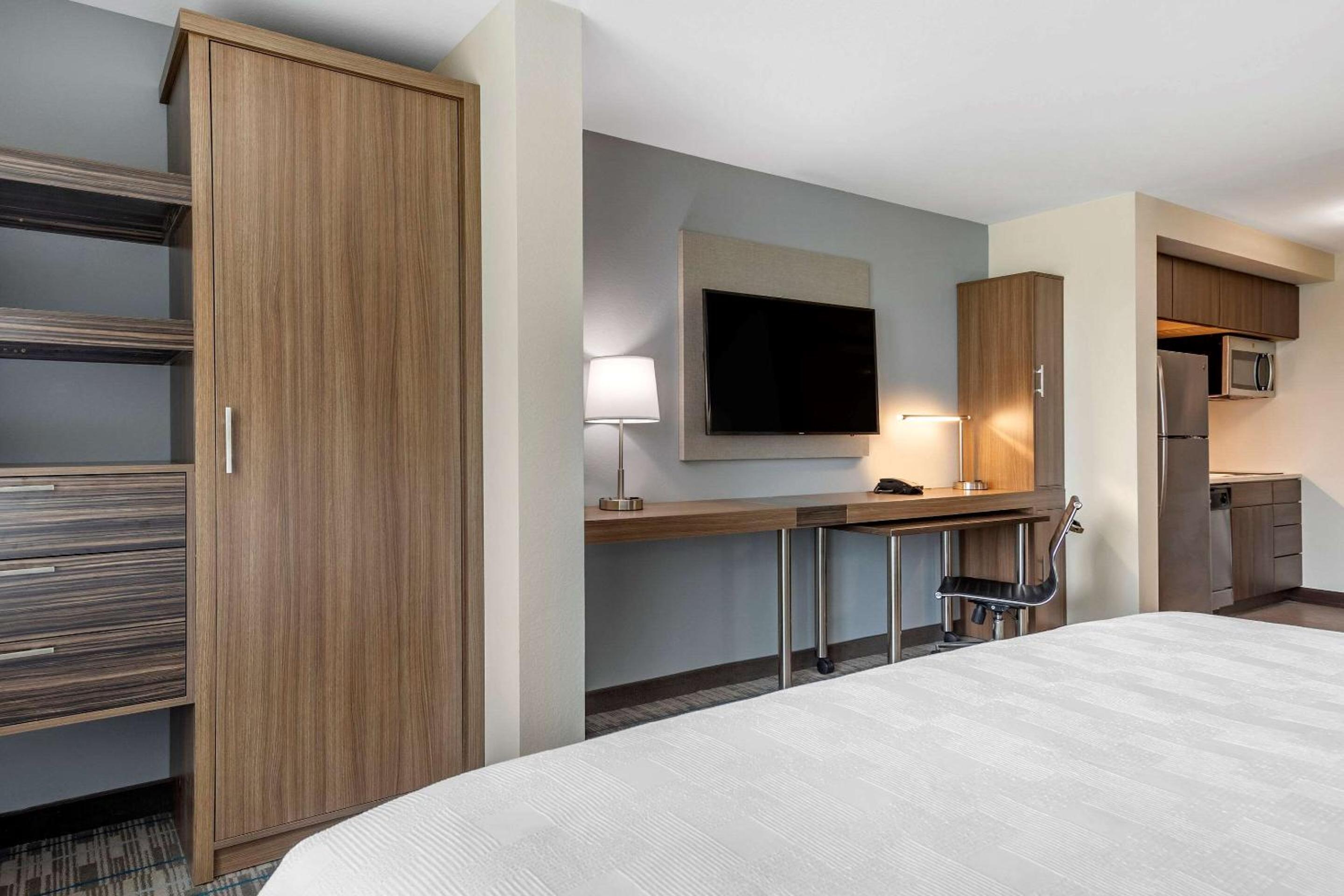 Efficiency King Suite - Non-Smoking - Photo 1