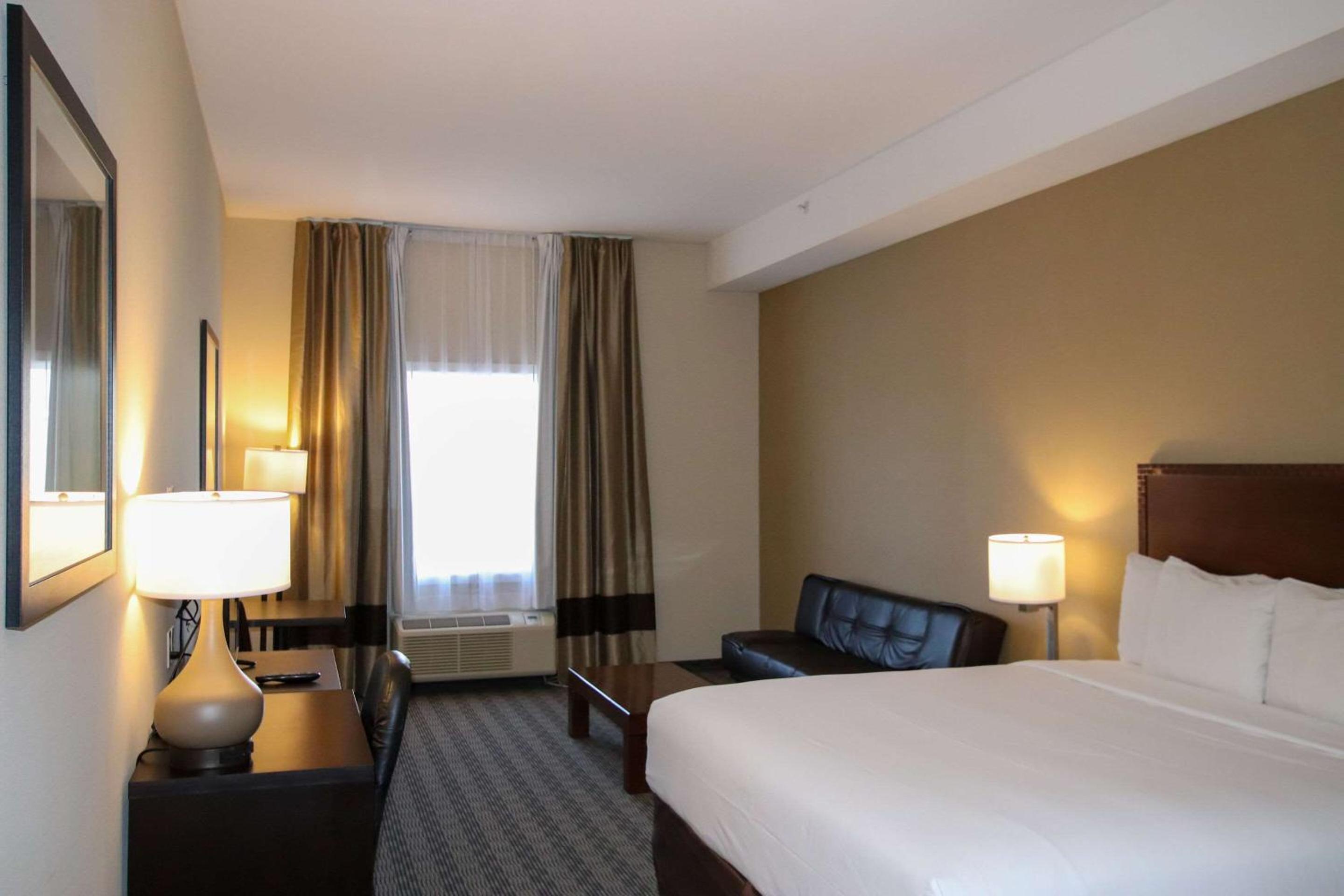King Room - Non-Smoking - Photo 1