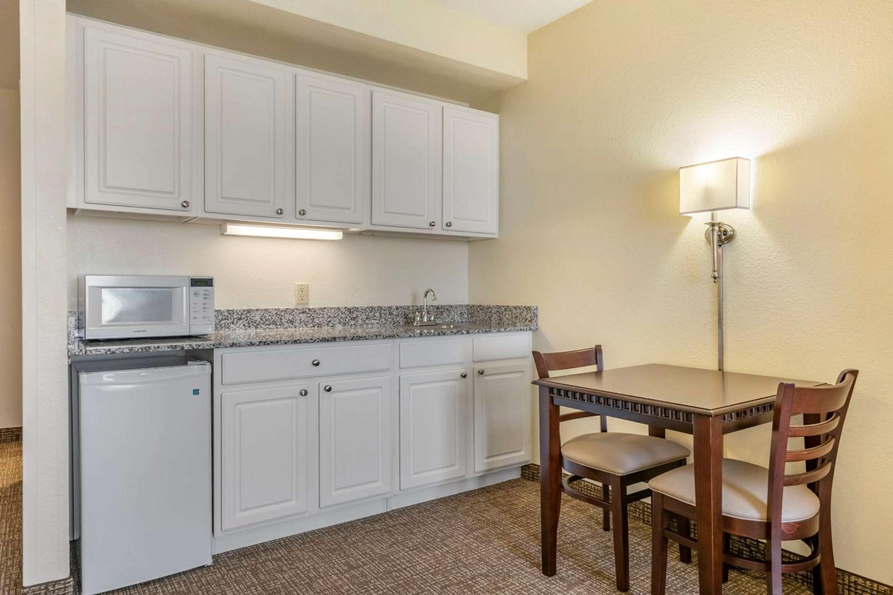 One-Bedroom King Suite with Two Bathrooms