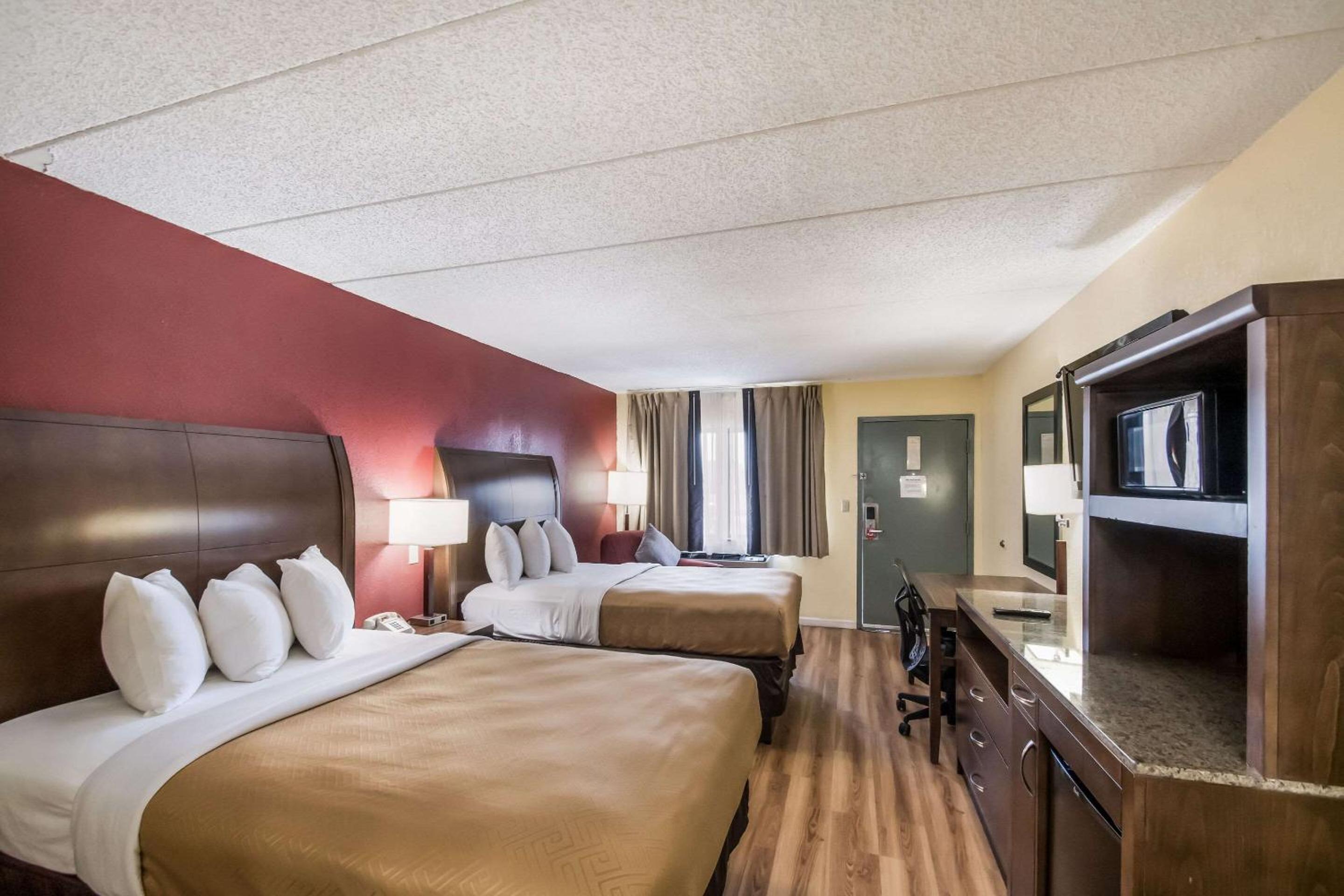 Double Room with Two Double Beds - Non-Smoking - Photo 3