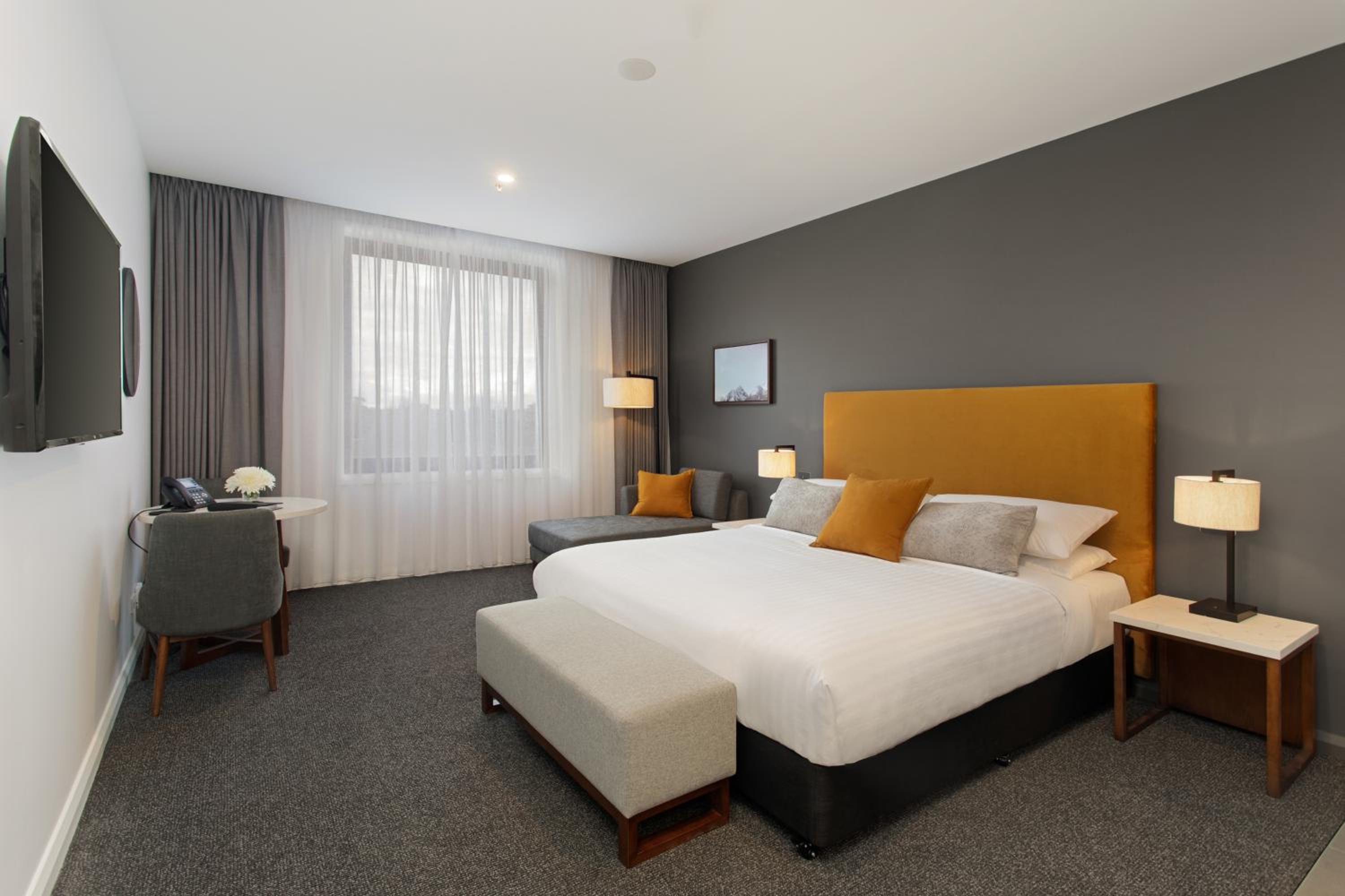Deluxe king bed room - Photo 2
