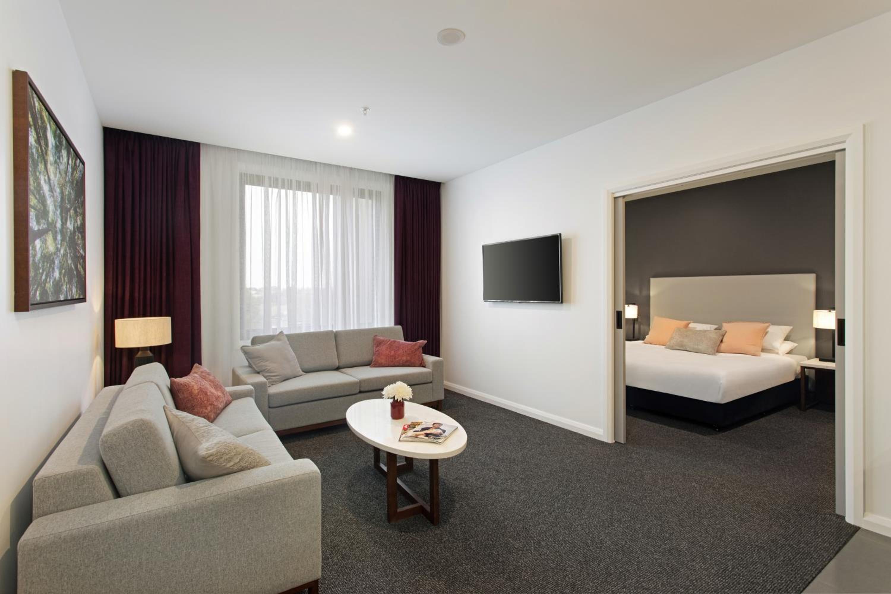 Deluxe King Suite photo 1