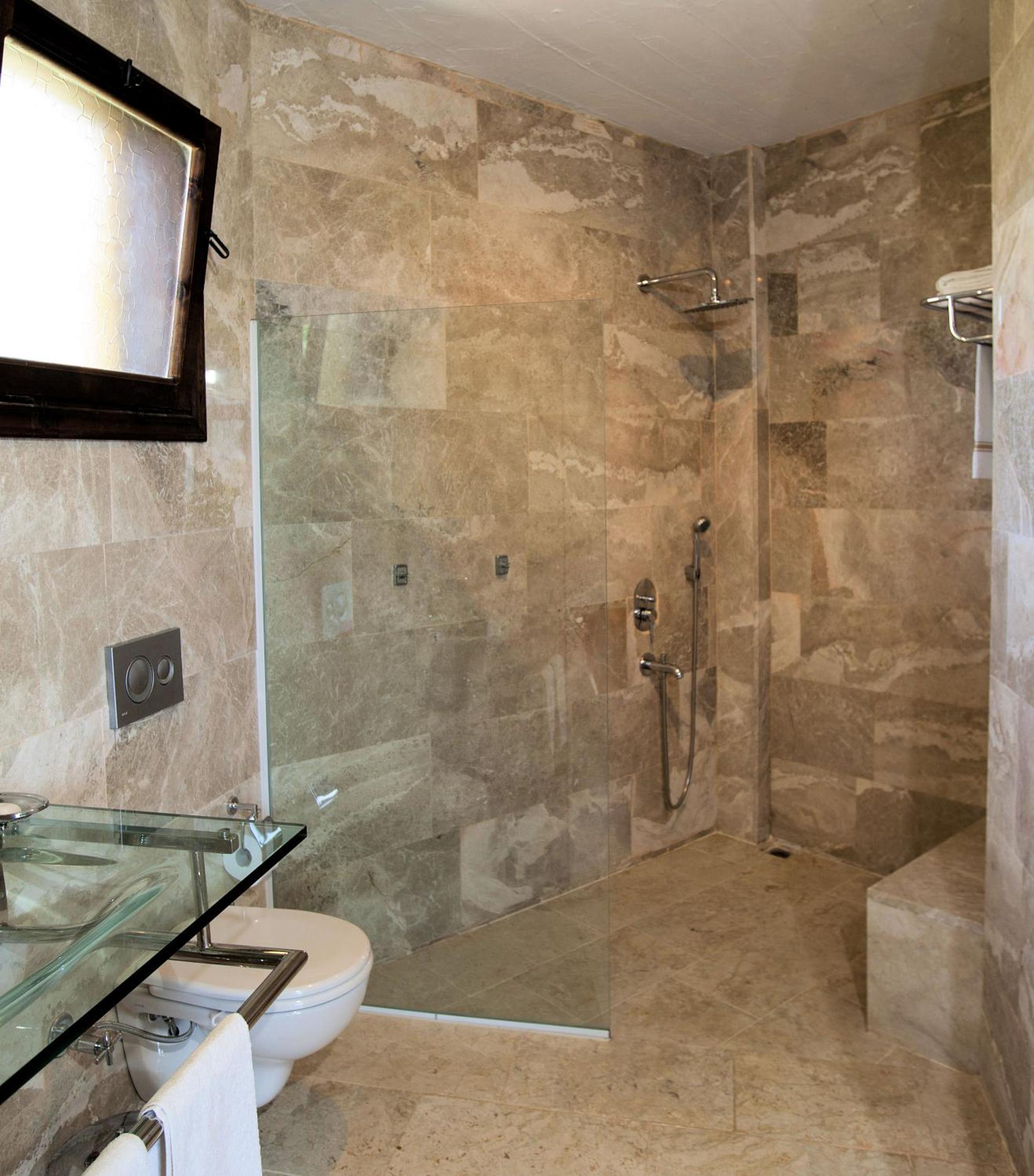Deluxe Suite with Terrace & Jacuzzi photo 3