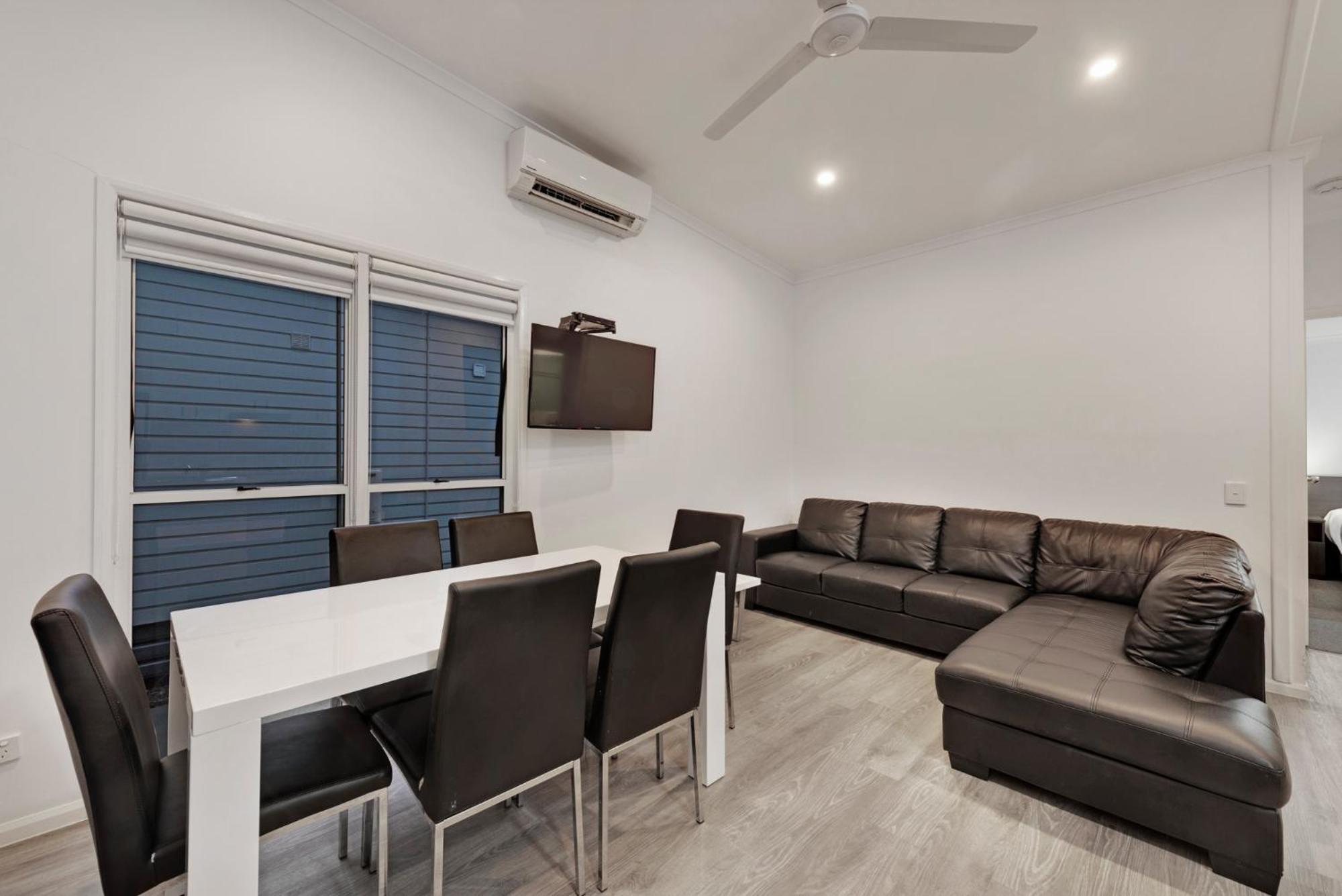 Deluxe 2 Bedroom Family Cabin - Sleeps 6