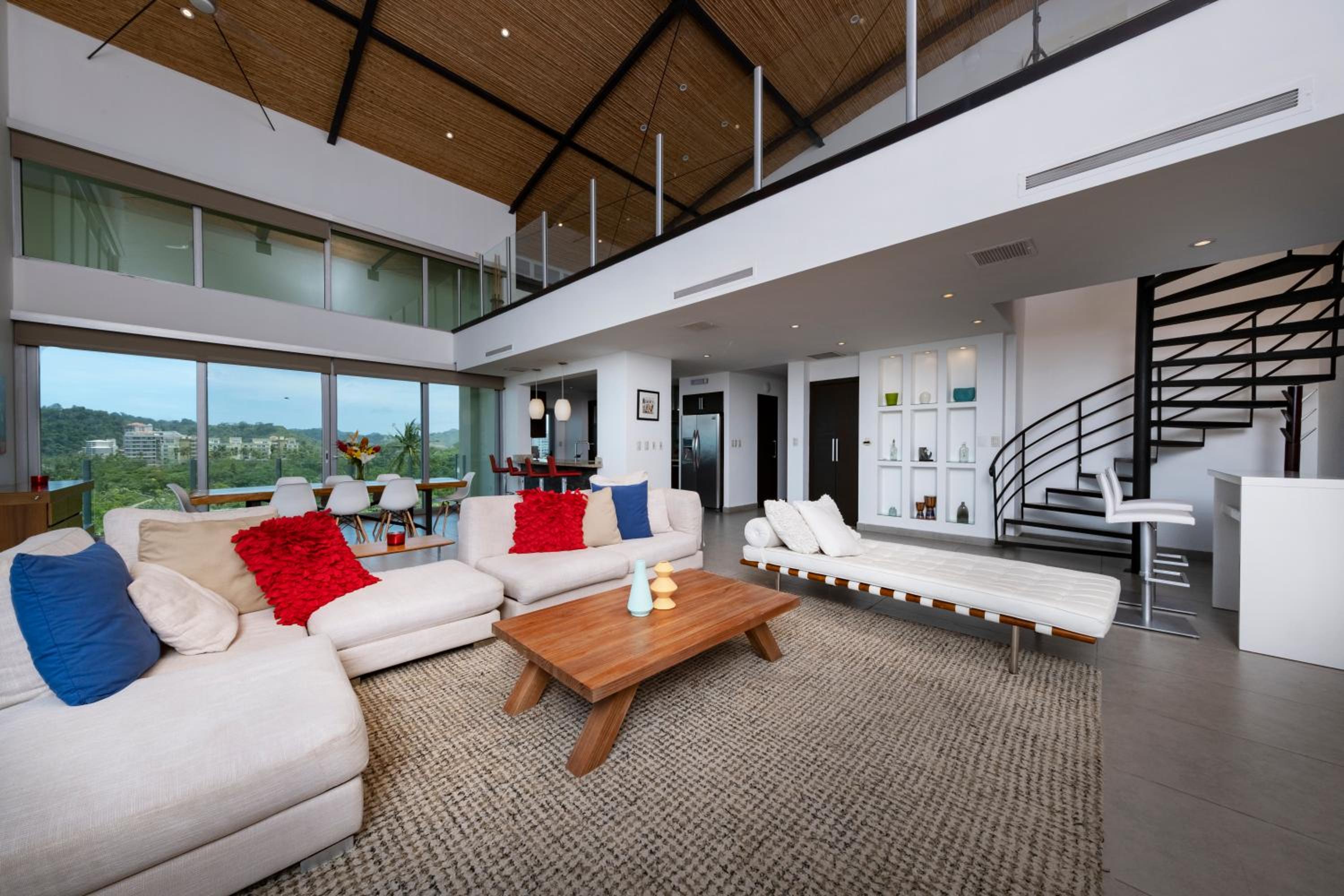 Deluxe Four-Bedroom Apartment