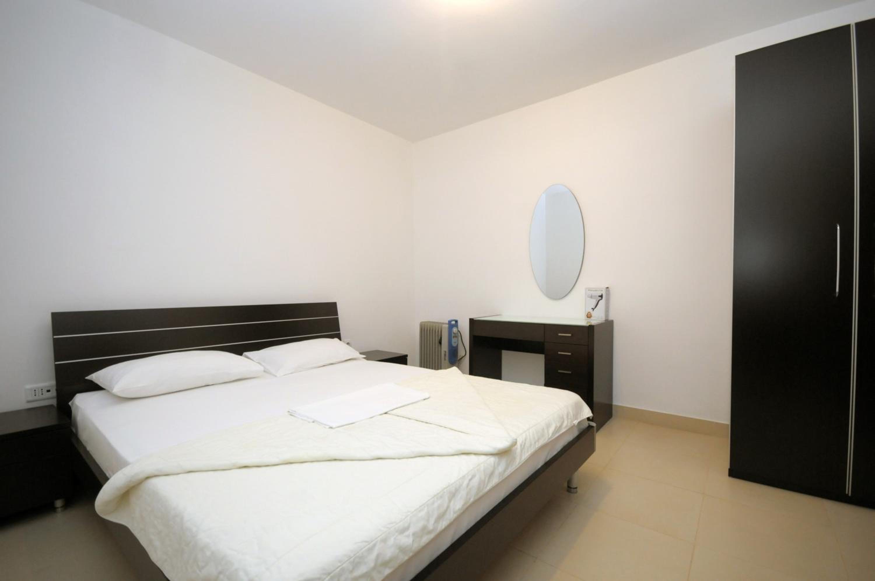 Comfort One-Bedroom Apartment - Photo 3