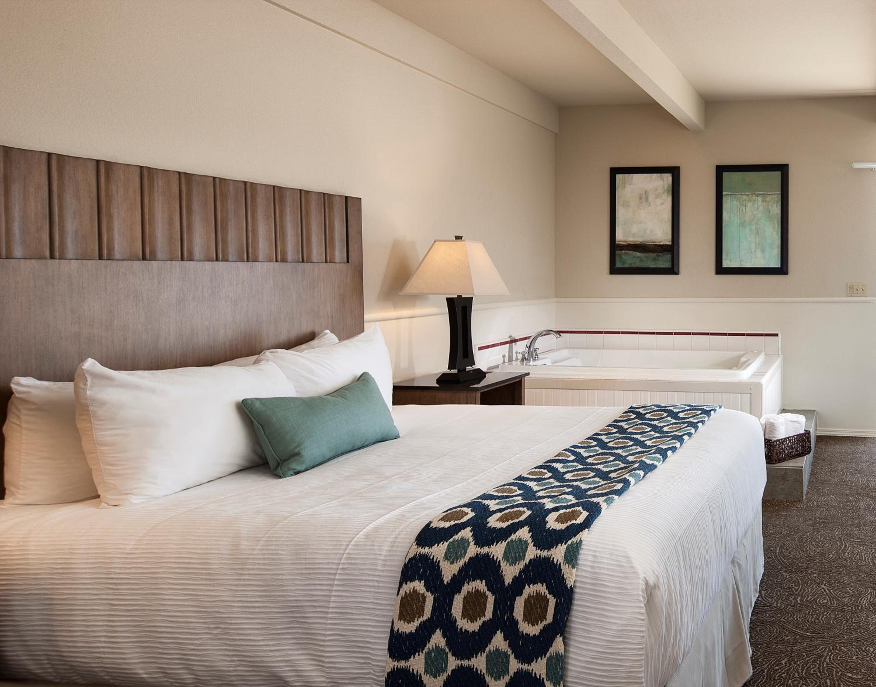King Room with Spa Bath and Partial View