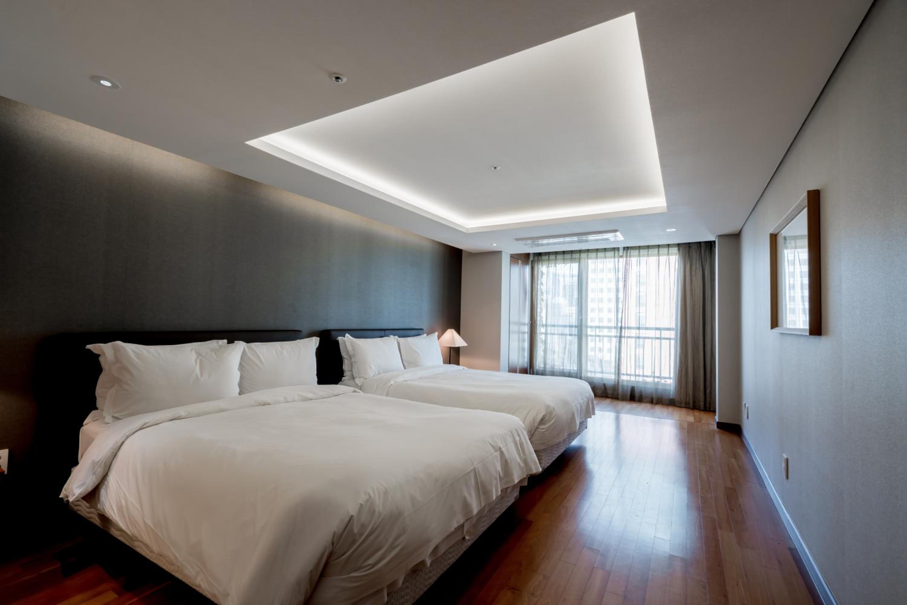 Two bedroom Premier Suite - Photo 16