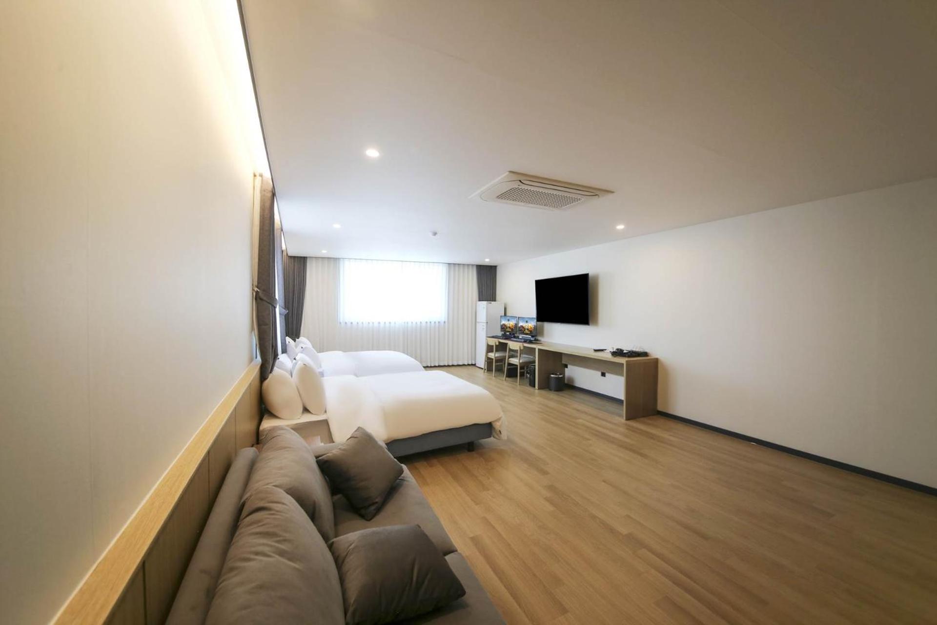 Large Twin Room